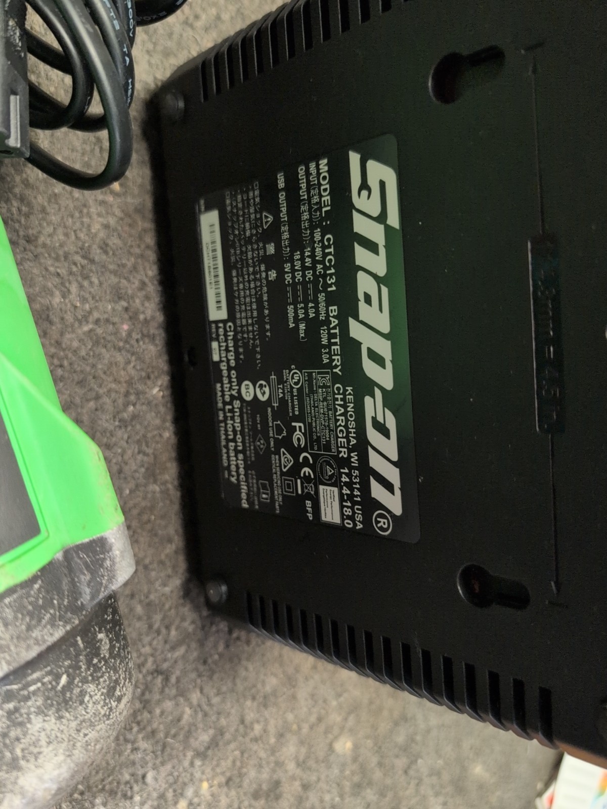 Snap-on 18V CT9050G 18 V 1/2" Drive Impact Wrench with 2 Batteries And charger