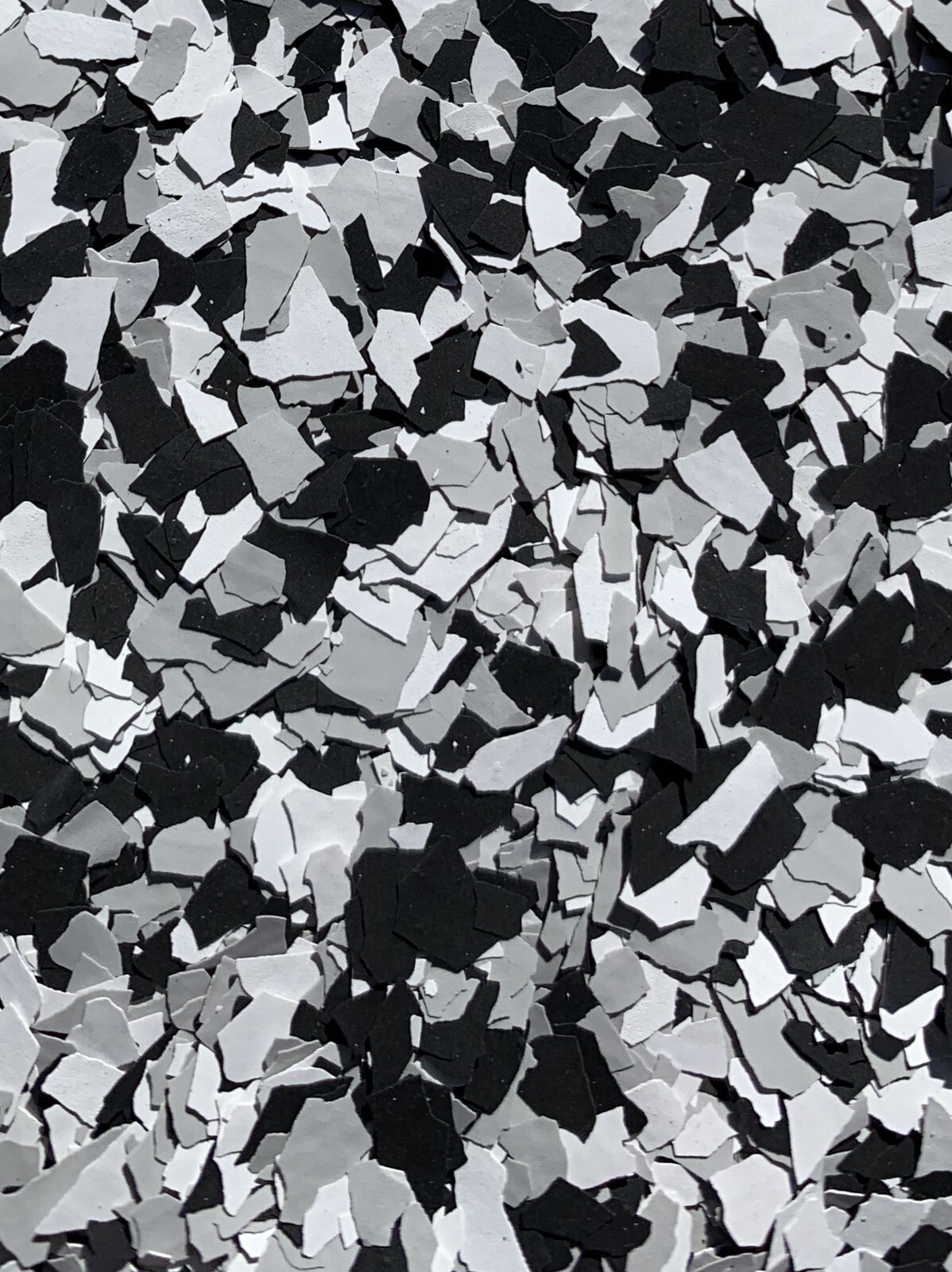 CHIPS FLAKES FOR EPOXY FLOORS DOMINO TUXEDO MIX 1/4”  40 Lb Cs