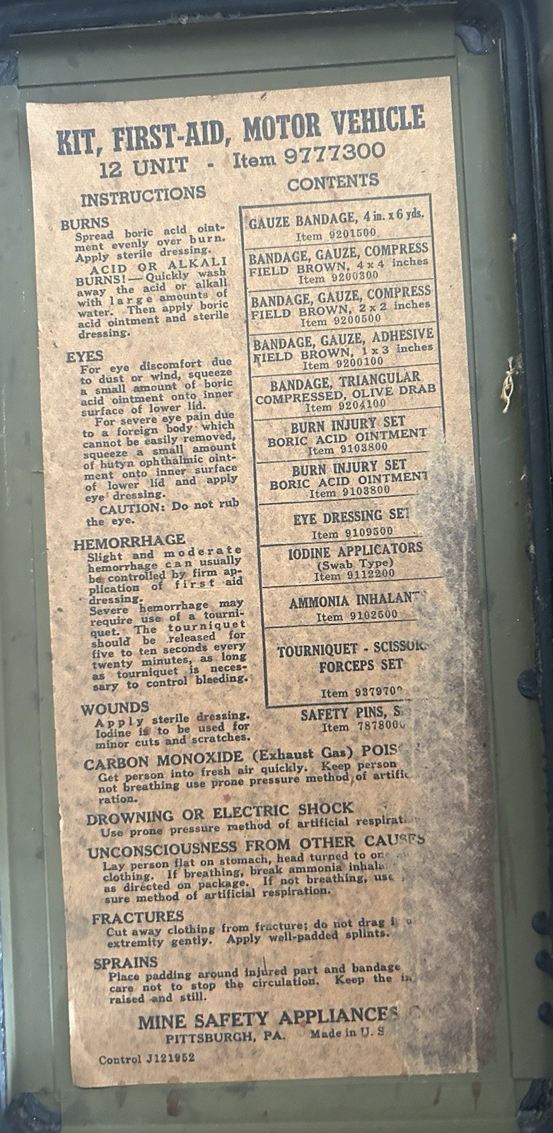 Vintage WW2/Korean War Jeep U.S. Army First Aid Kit.