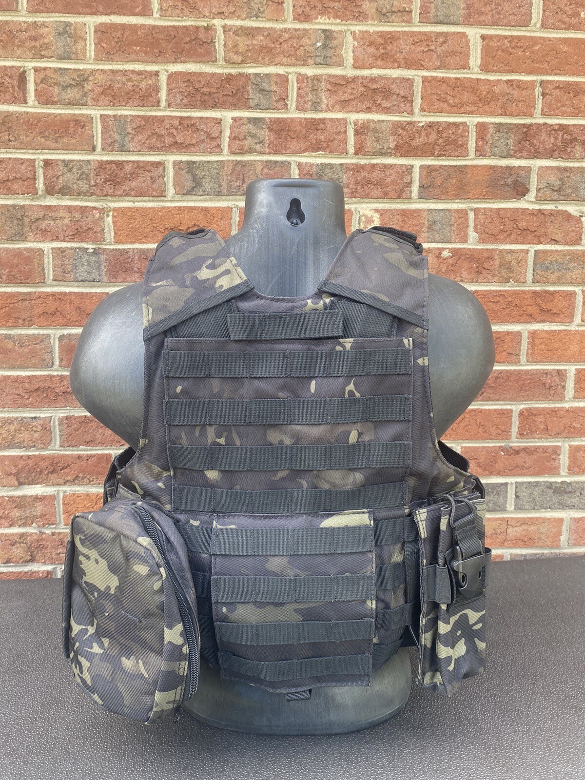 Black Multicam Tactical Vest Plate Carrier With Plates- 2 8x10 curved Plates