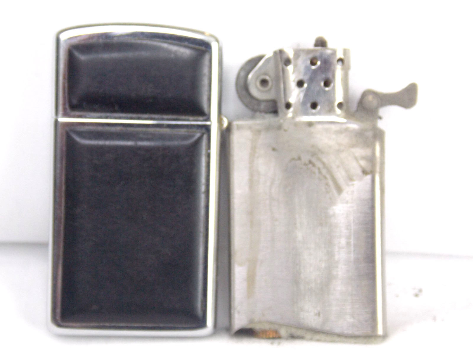 NICE 1982 VINTAGE ZIPPO LIGHTER
