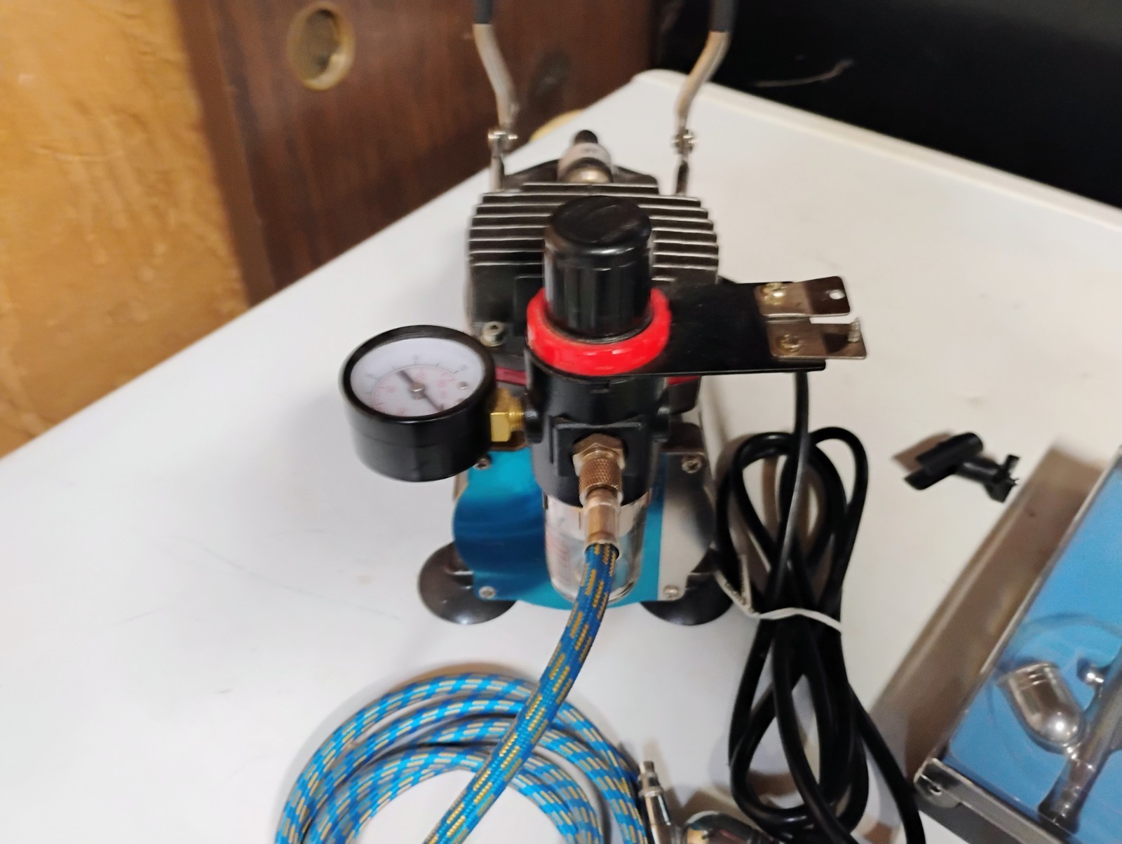 Airbrush Compressor . READ