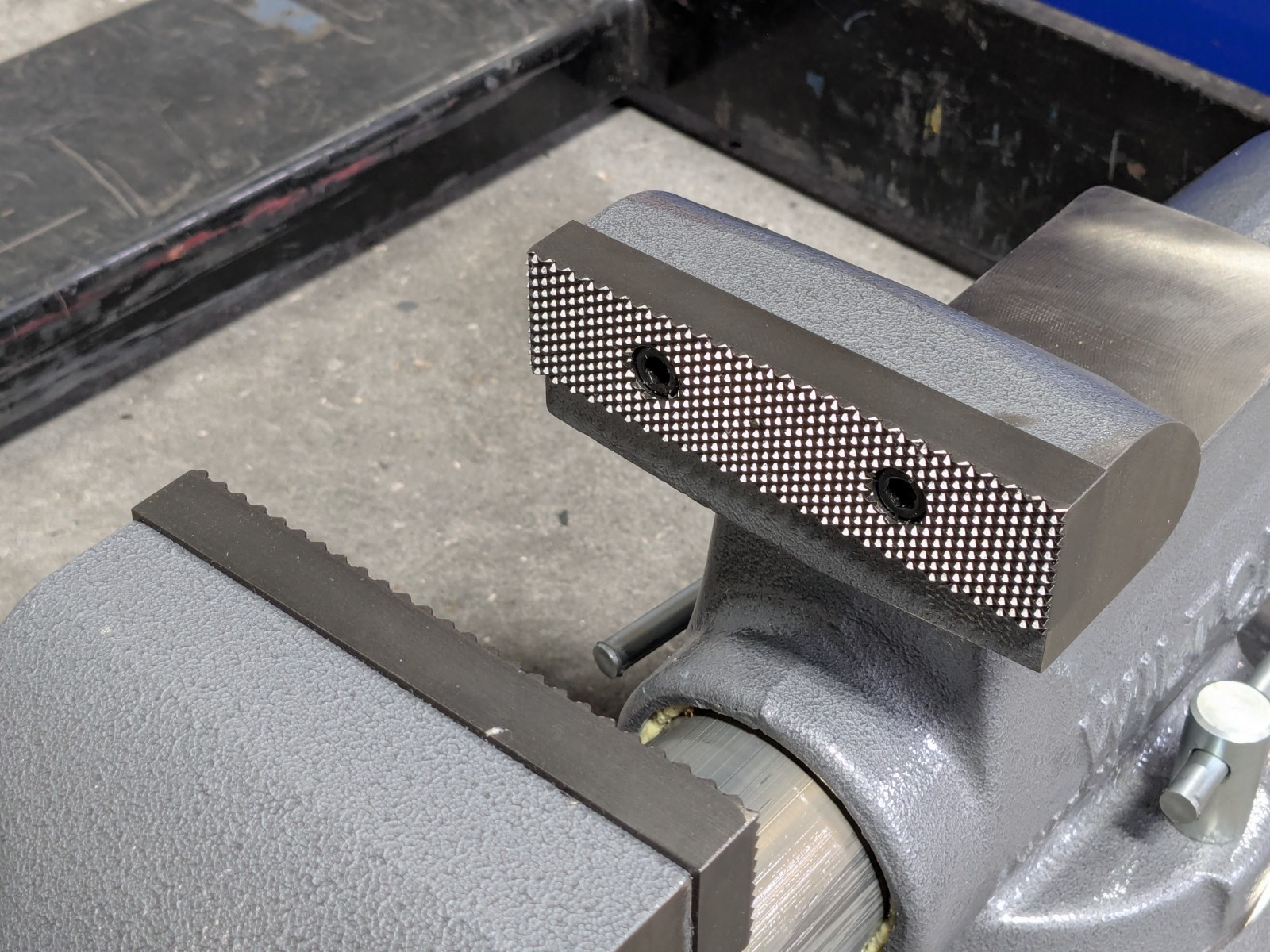 Wilton Round Channel Machinist Vise w/ Swivel Base 5" Jaw Width 8" Opening 28832