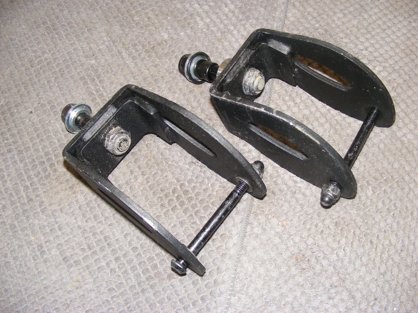 MERITS VISION SUPER P3271-ARMUB MOBILITY CHAIR & MORE PAIR OF CASTER WHEEL FORKS