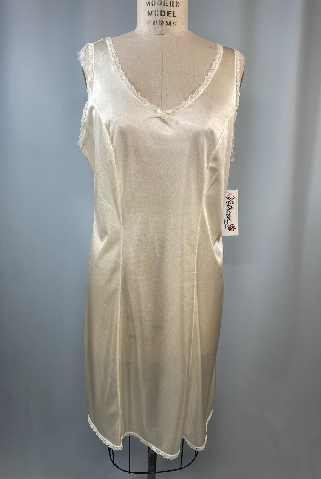 NEW NWT Full slip SIZE 40 LARGE 12/14 Ivory nylon modest VELROSE classic