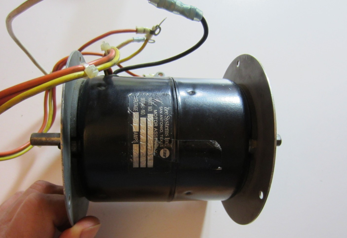 ZEE SYSTEMS MOTOR ASSEMBLY P/N 9Z67-003-1 USED AS REMOVED SPINS FREELY 24 VOLTS