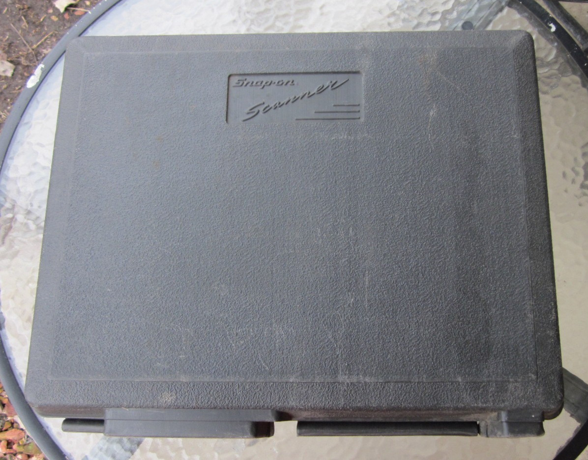 Snap-On MT2500 Super Deluxe Diagnostic Scanner Keys Cartridges Manuals Case
