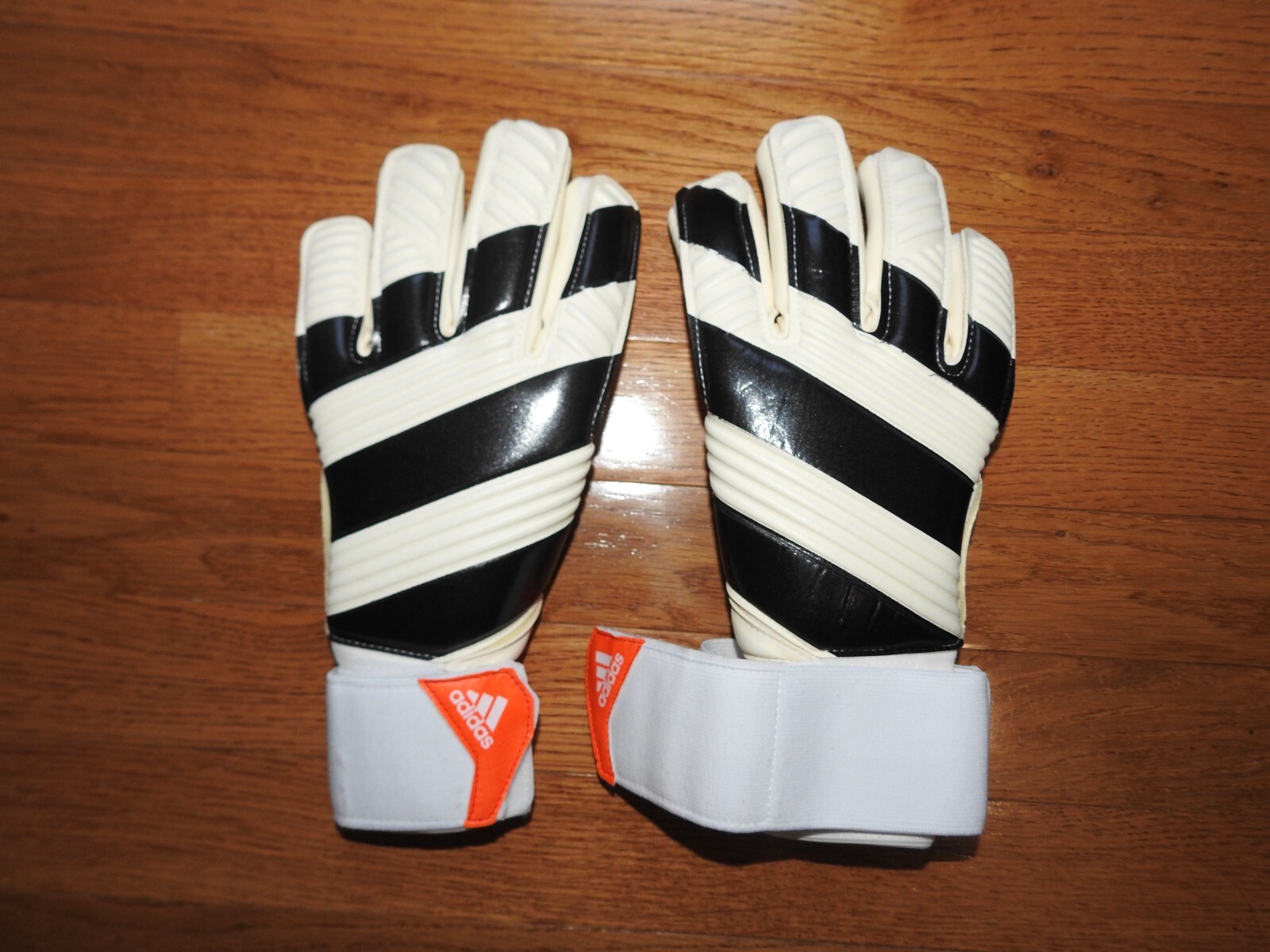 Adidas Soccer Classic Pro Goalie Gloves New Sizes 7 & 8 In Stock