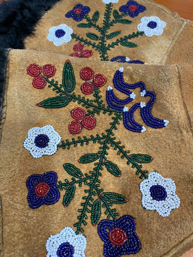 Native American Beaded Floral Leather Buckskin Mittens Fur Trim