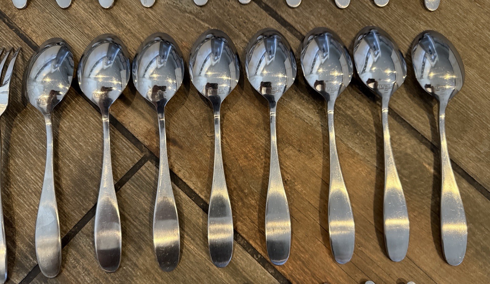 Towle SATIN PETAL 18/0 Living Collection Flatware Set of 40 Spoons Knives Forks