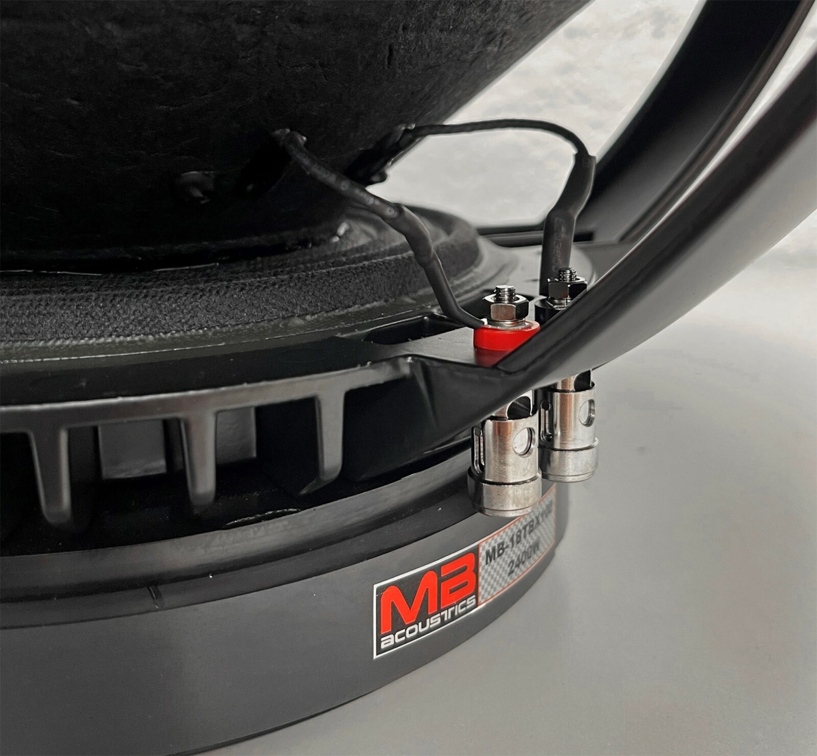 18" PA Woofer 4" Glass Fibre IN-OUT VC, Demodulation Ring, 2400W, MB Acoustics