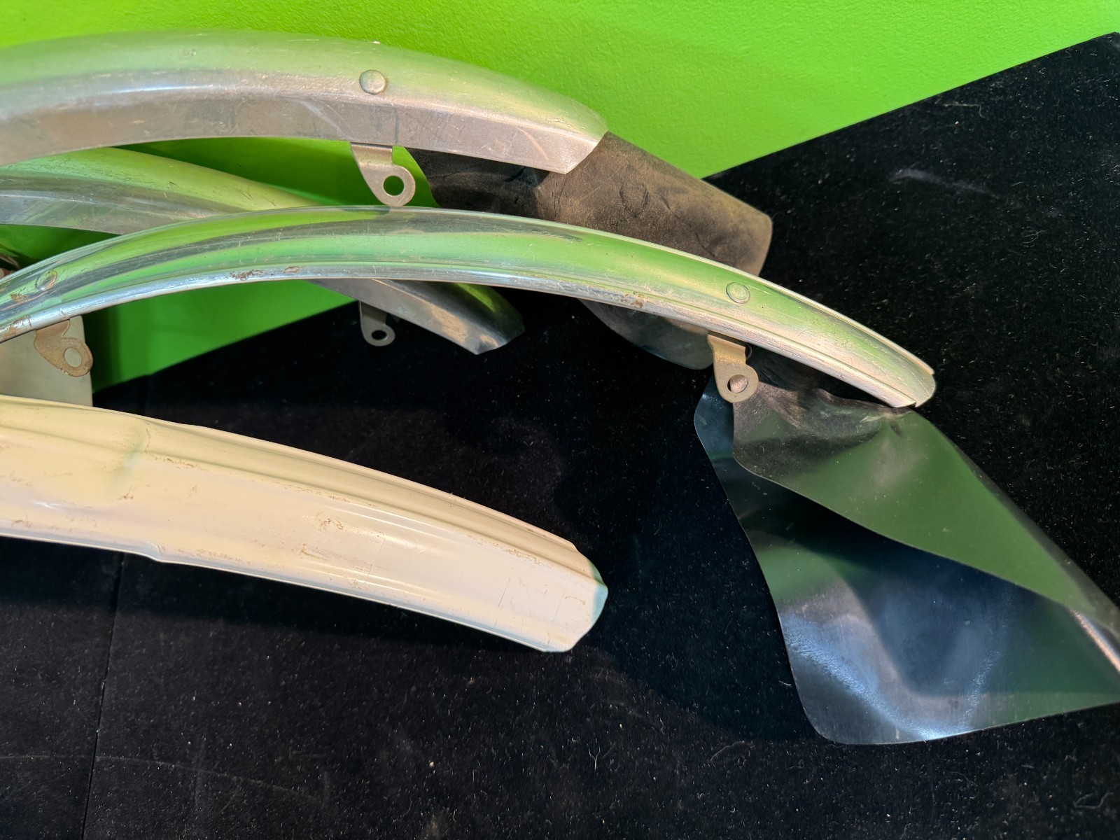 4 NOS Front mud guards Vintage 26 x 1 3/8 BLUEMELS Aluminum and plastic 1 LOT