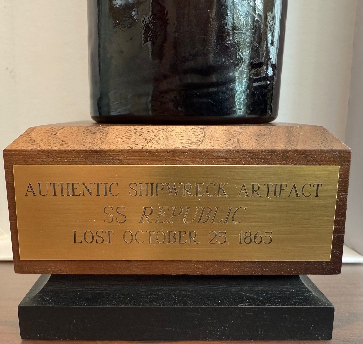 S.S. REPUBLIC SHIPWRECK MASTER INK BOTTLE W/ WOOD BASE, BOOKS, NO COA