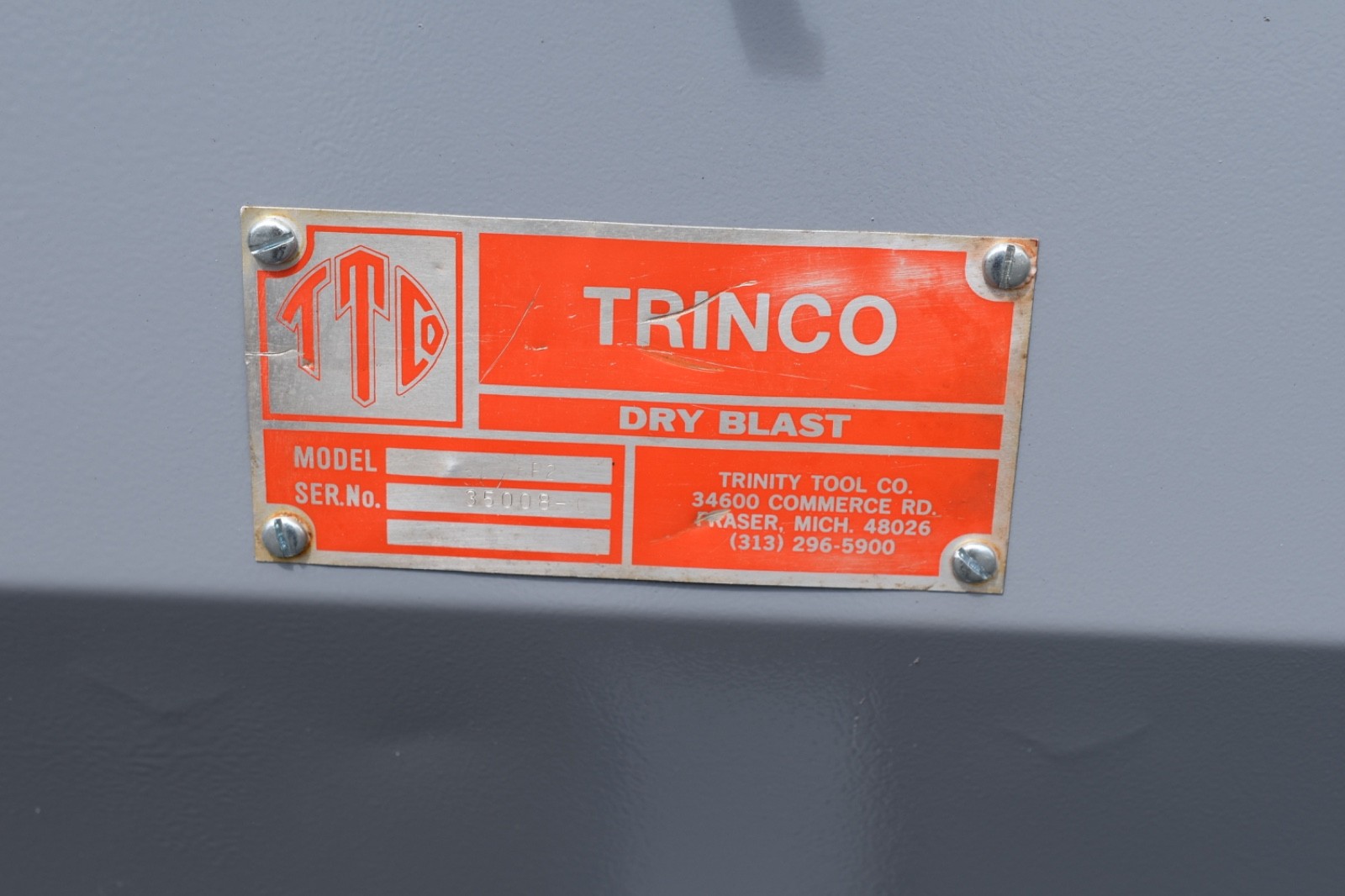 Trinco 36 BP sand blast cabinet with dust collector