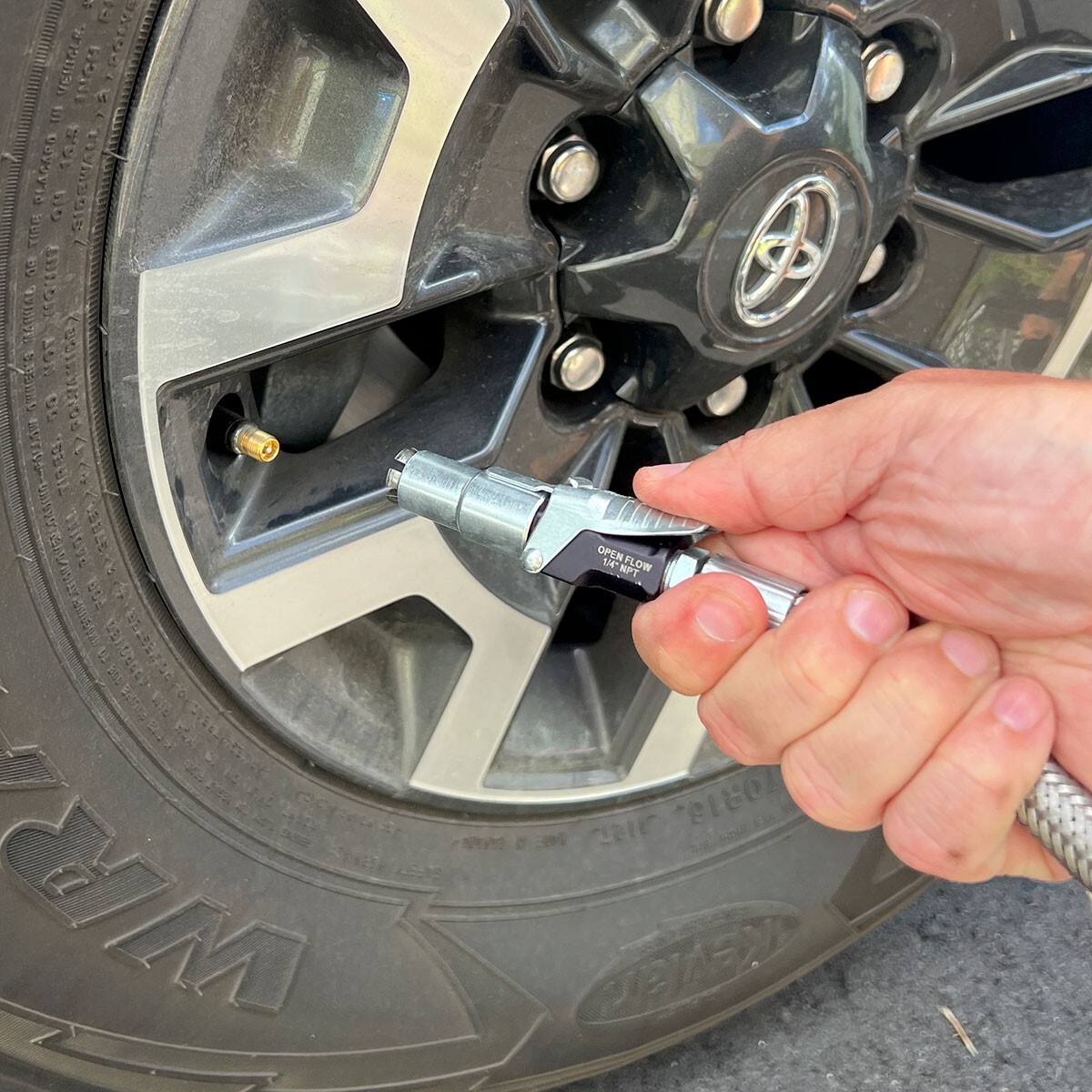 LOCKNFLATE® LOCKING AIR CHUCK