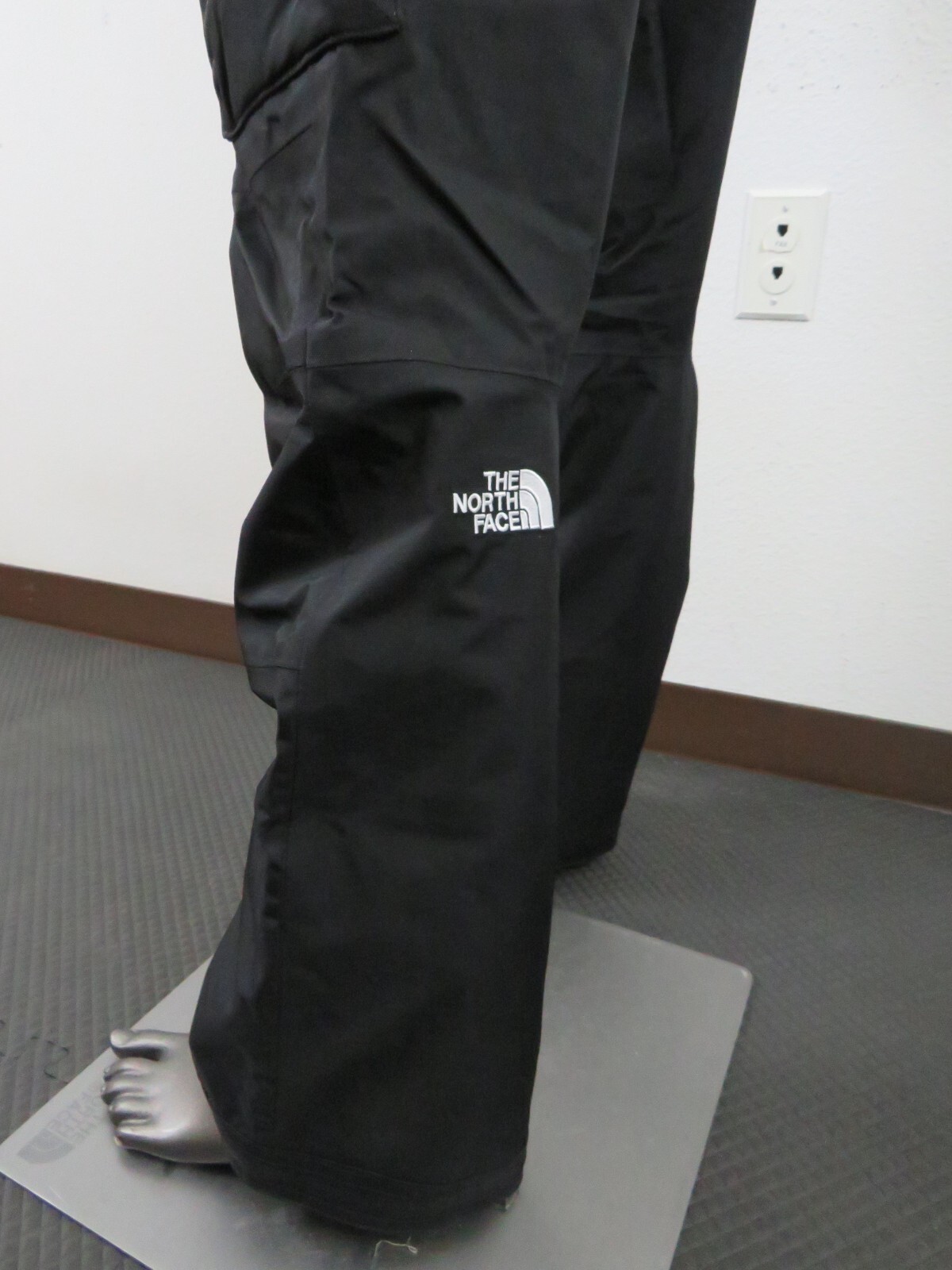 Mens The North Face Slashback Cargo Ski Board Shell Waterproof Snow Pants Black