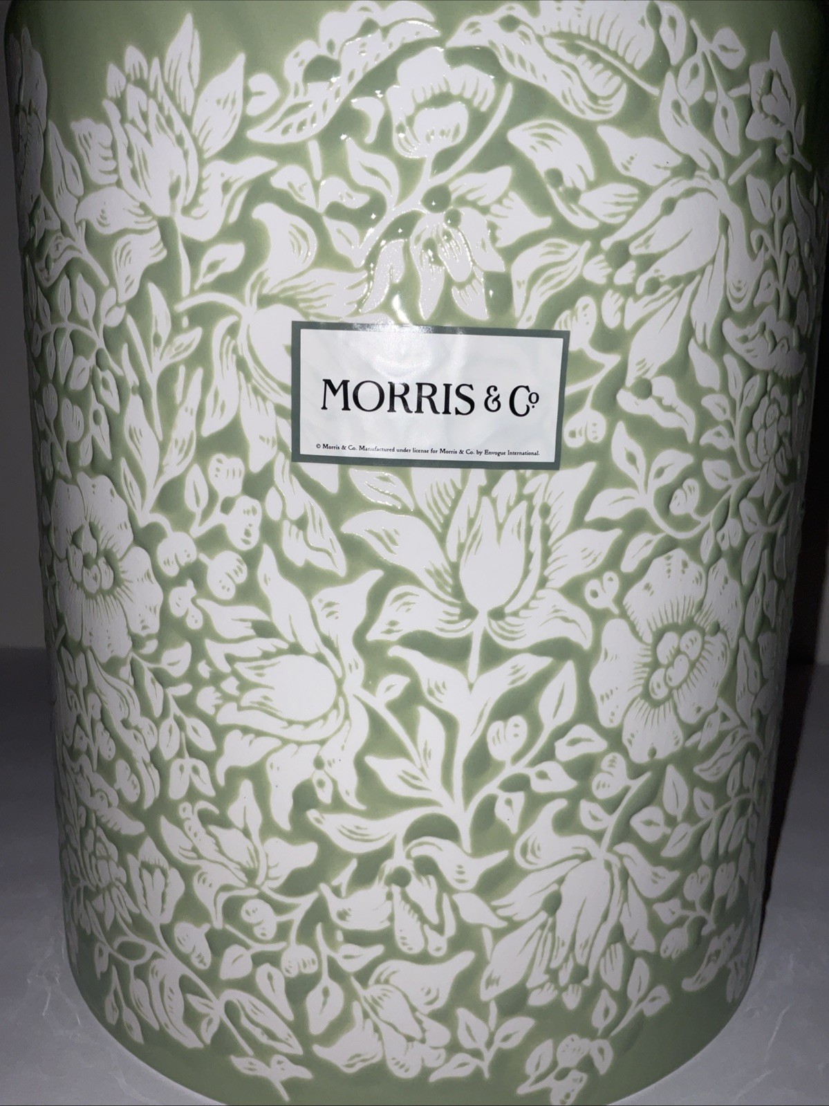 MORRIS & Co. GREEN WHITE ETCHED FLORAL 10x8 EVERTED RIM CERAMIC WASTEBASKET NWT