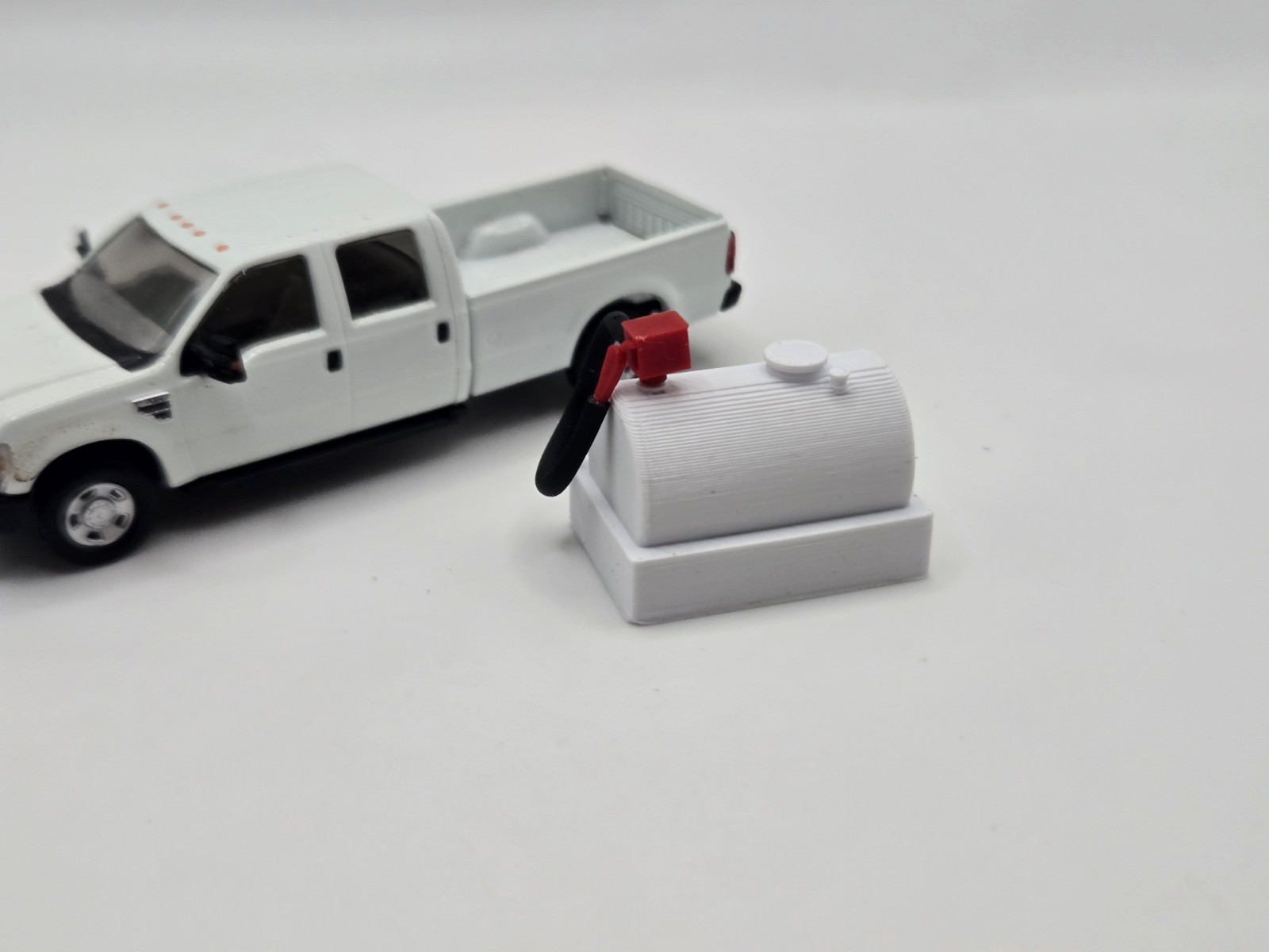 1/87 Scale 800 Gallon Diesel Tank In White