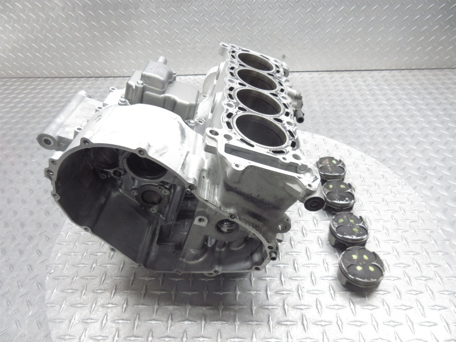 2007 06-07 Suzuki GSXR 600 GSXR600 Crankcase Case Engine Motor Block Piston Lot