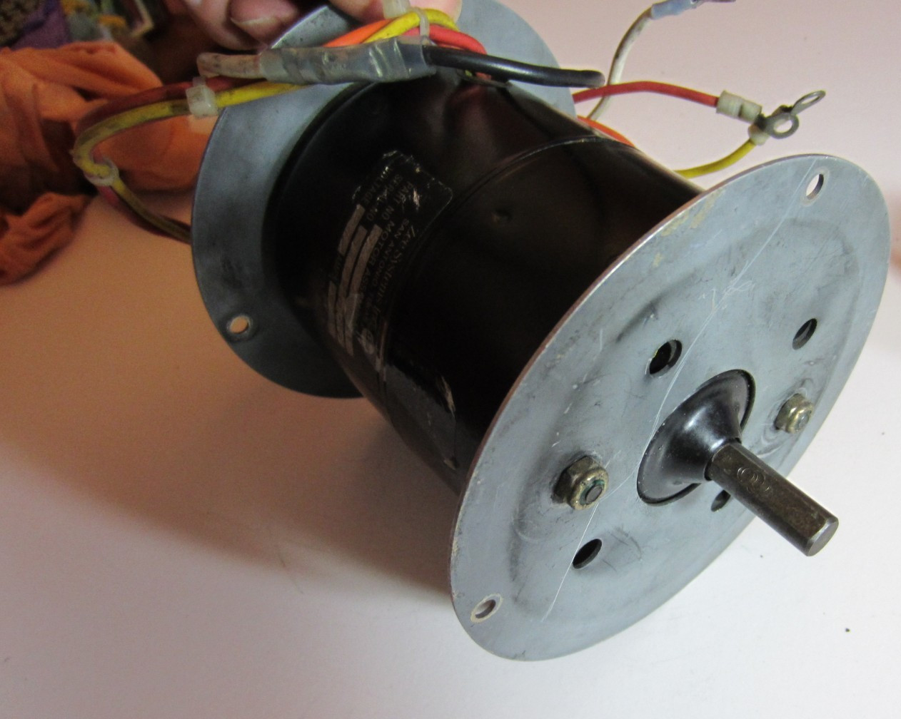 ZEE SYSTEMS MOTOR ASSEMBLY P/N 9Z67-003-1 USED AS REMOVED SPINS FREELY 24 VOLTS