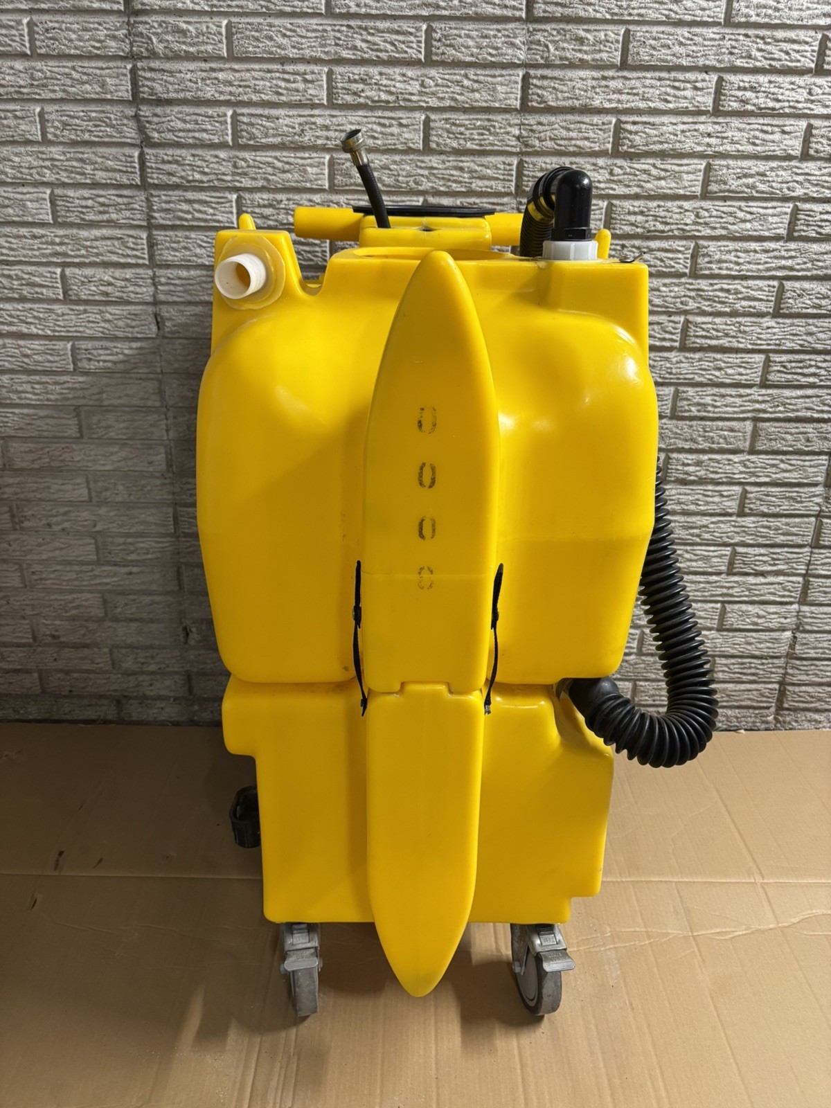 KaiVac 1750 Mid-Size No-Touch Cleaning System Machine, please read notes.