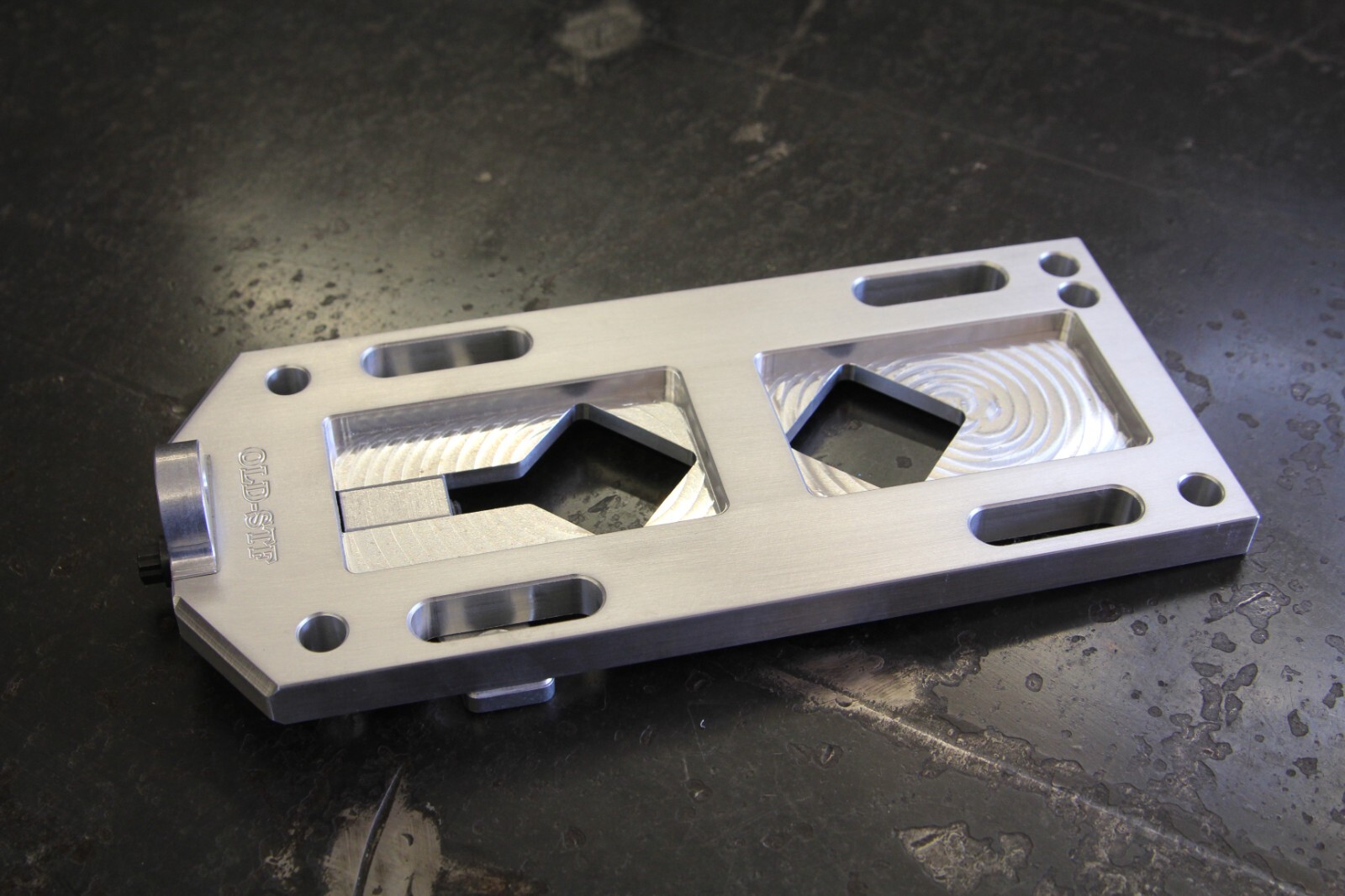 Old-Stf Centerline adjustable aluminum transmission plate - Harley 4 Speed