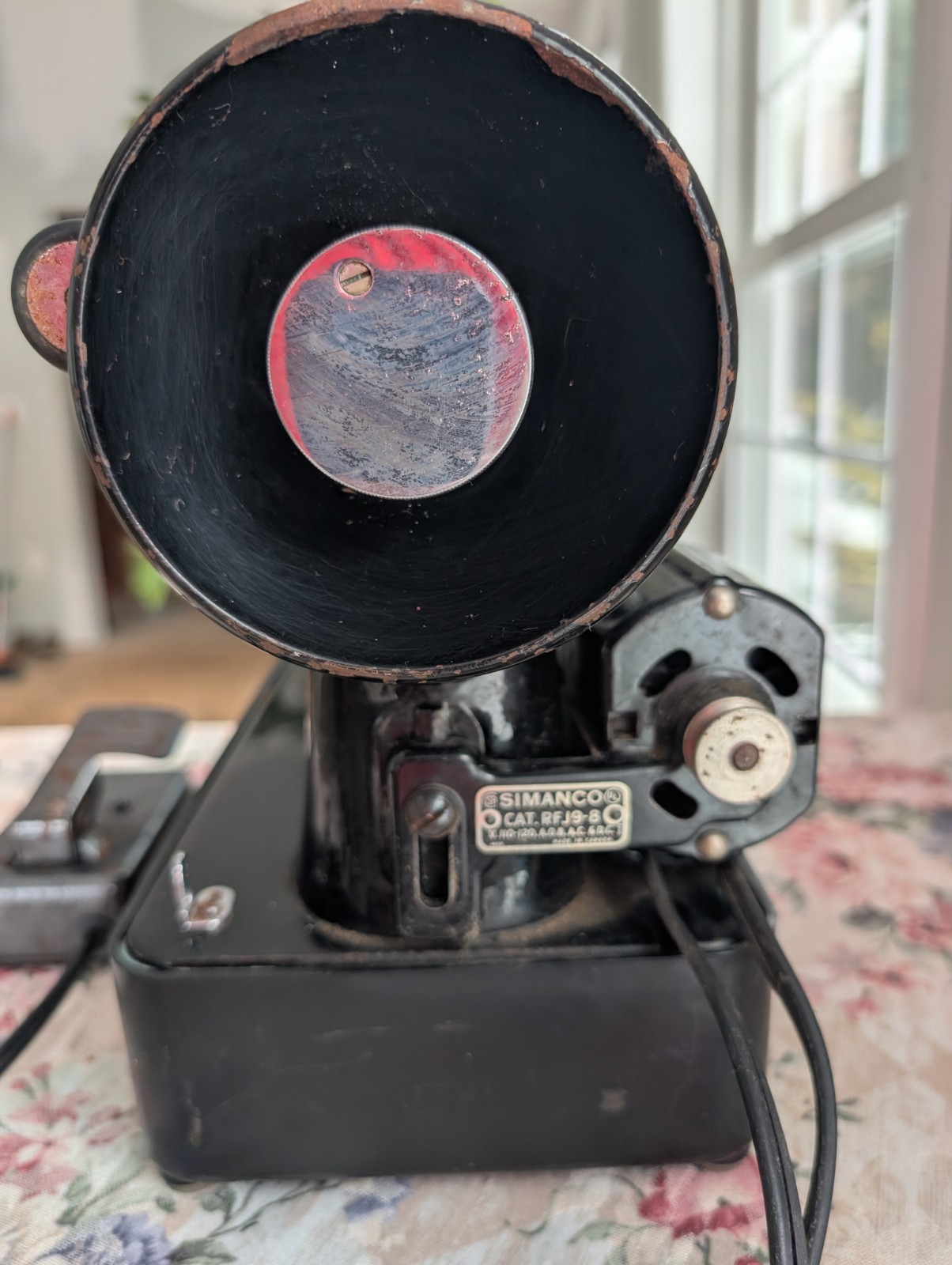 Vintage Singer Spartan 192K Sewing Machine w/Pedal - Needs Belt & Missing Plate