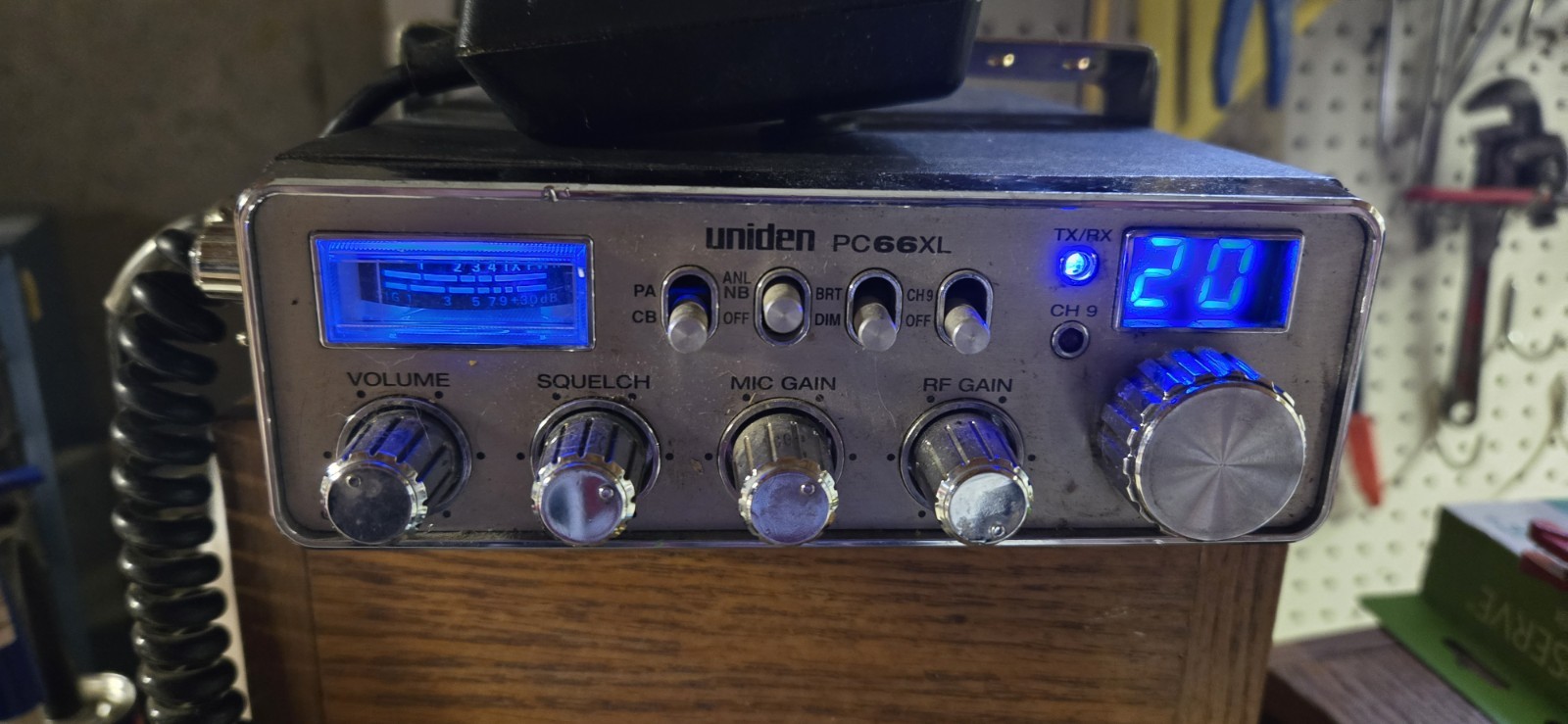 Uniden PC66XL 40-Channel CB Radio Mic and power cord & bracket