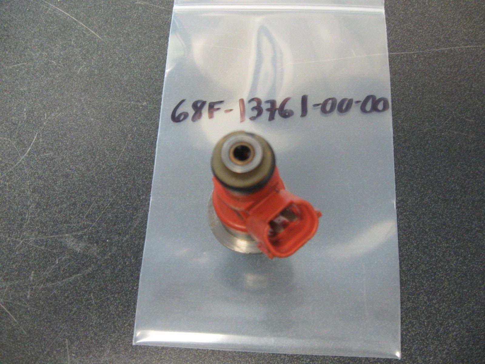 Yamaha Outboard 68F-13761-00-00 06 Z200 Fuel Injector Assy BIN0366