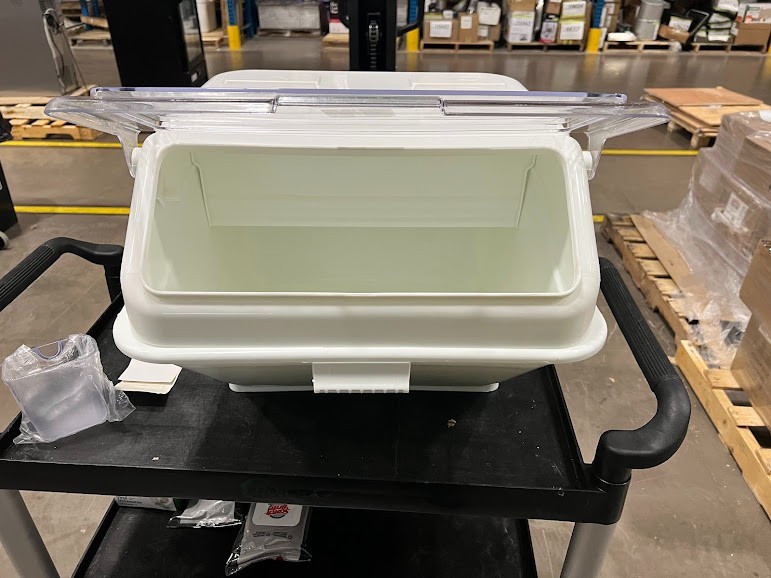 Baker's Lane 12.6 Gallon / 200 Cup Shelf Ingredient Bin