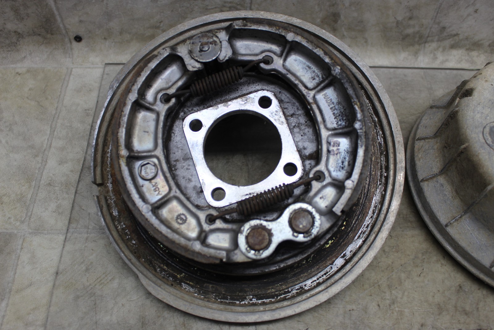 93-04 Kawasaki Bayou 300 4x4 93-99 400 Oem Rear Back Brake Drum Assembly