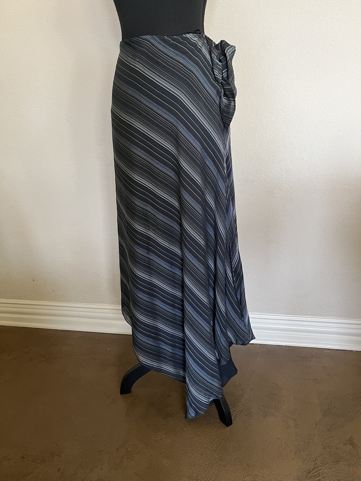 Raphael Lawren Women's Blue Strip Skirt Size 10 100% Silk Side Tie Vintage