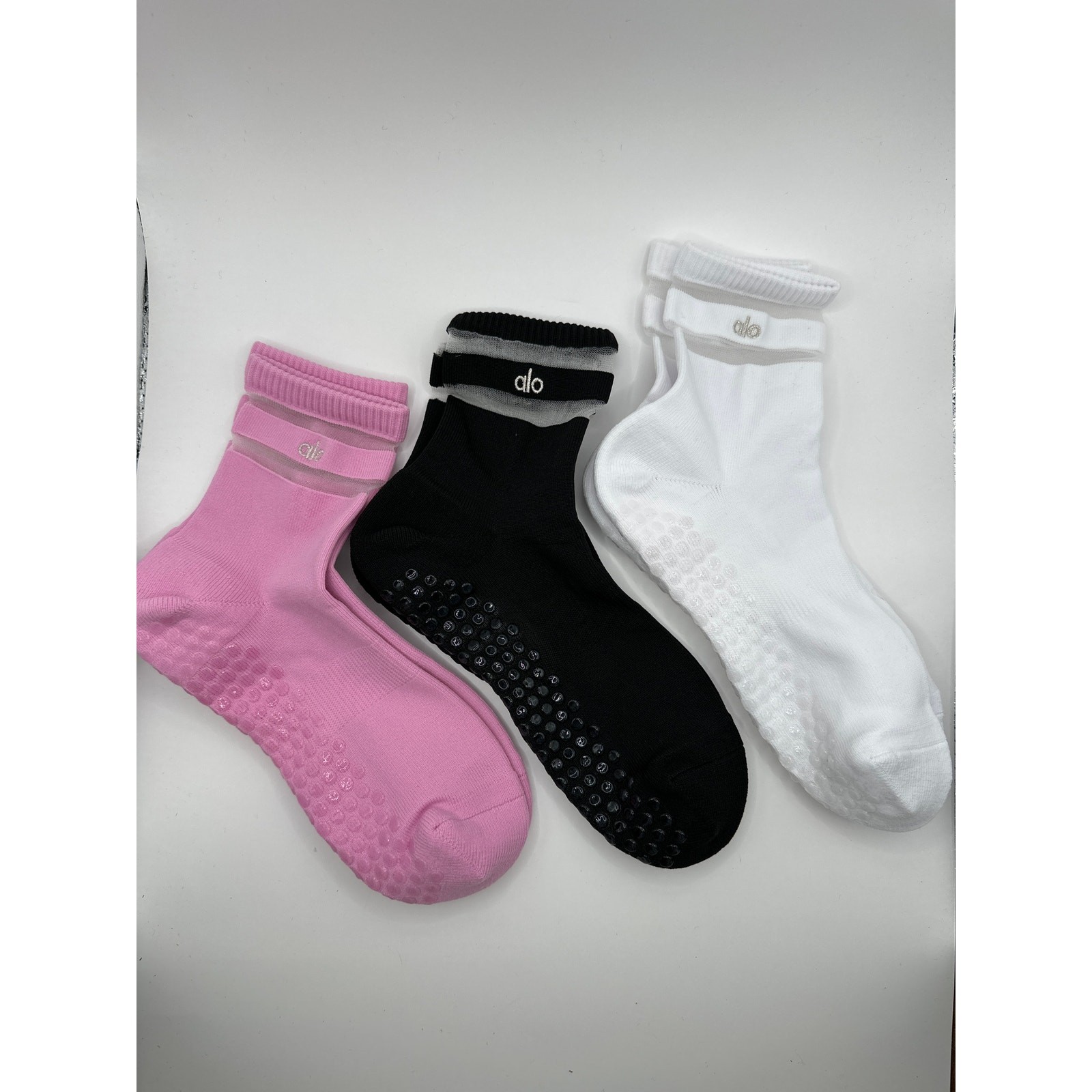 3 Pairs Alo Yoga Women's Pulse Grip Socks M/L