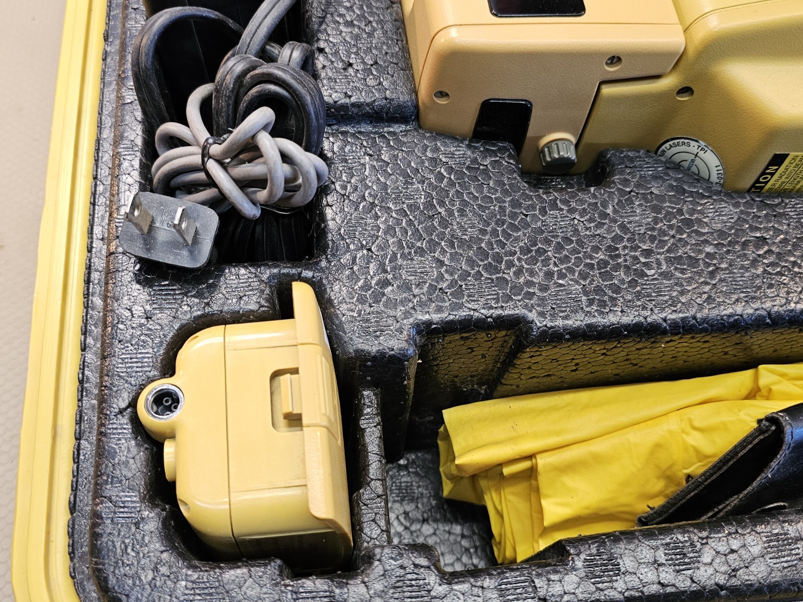 Topcon GTS-802A Robotic Total Station For Surveying Full Set Level Case Charger