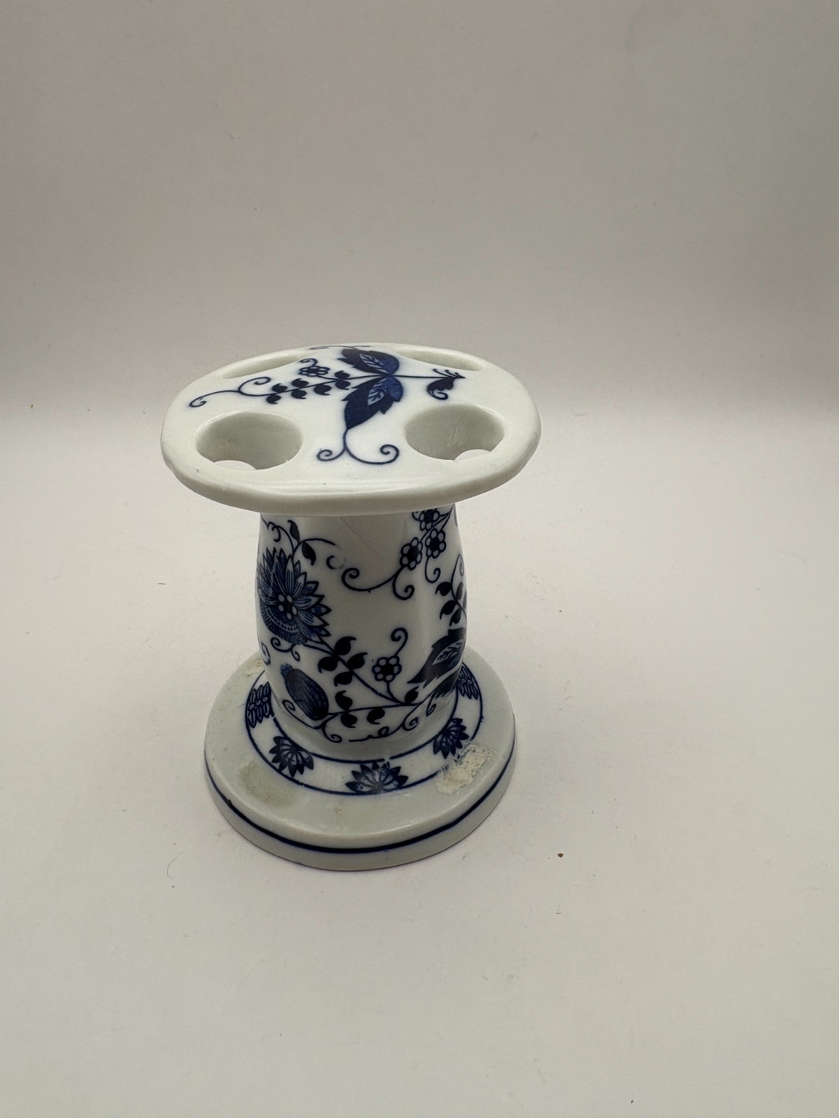 Vienna Woods Japan Blue Onion Design Toothbrush Holder Blue White