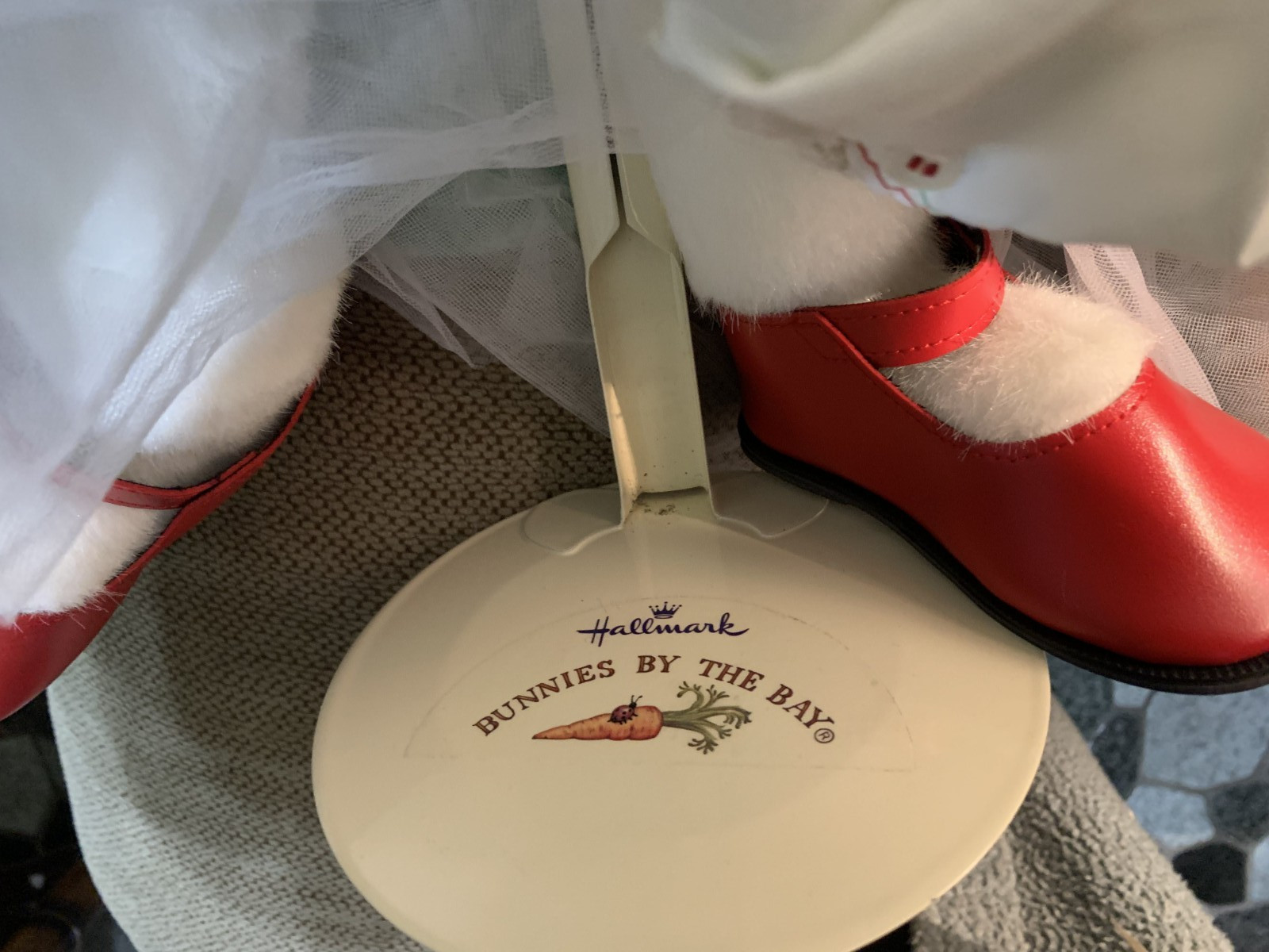 Bunnies By The Bay Gabigail Goodness 20" Bunny Hallmark 2002 Tag & Stand