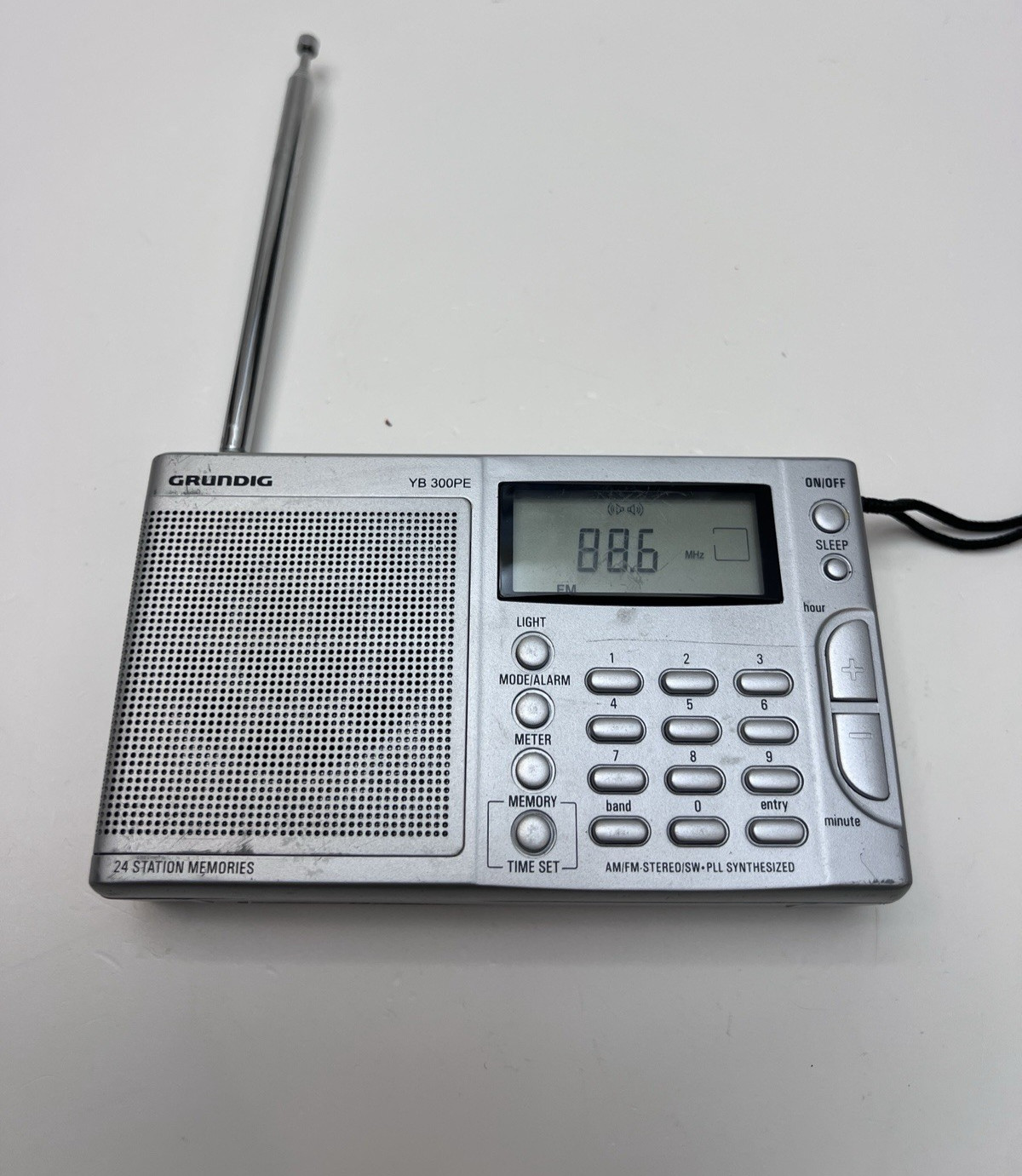 Grundig Model YB 300PE Yacht Boy AM/FM/SW 13 Band Shortwave PLL Portable Radio