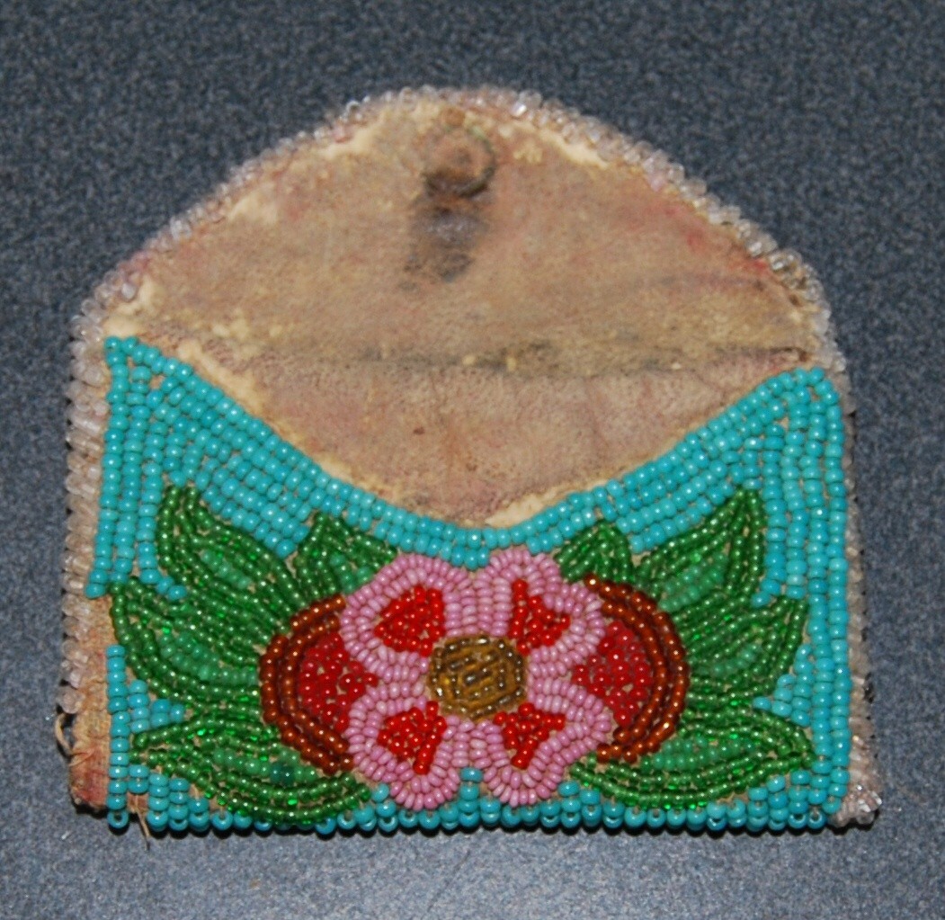 Native American Great Lakes 1900 Beaded coin purse on hide