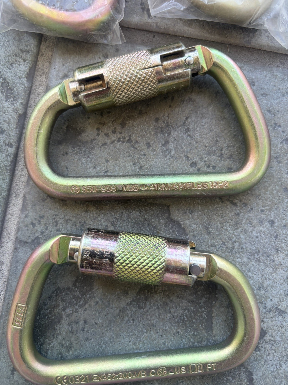 3m DBI SALA Saflok Carabiner 11/16" Throat 3600 Lb Gate Self Locking 2000112