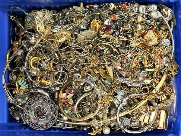 3 Pounds Unsorted Huge Lot VTG Jewelry Vintage New Junk & Wear Resell Tangled In