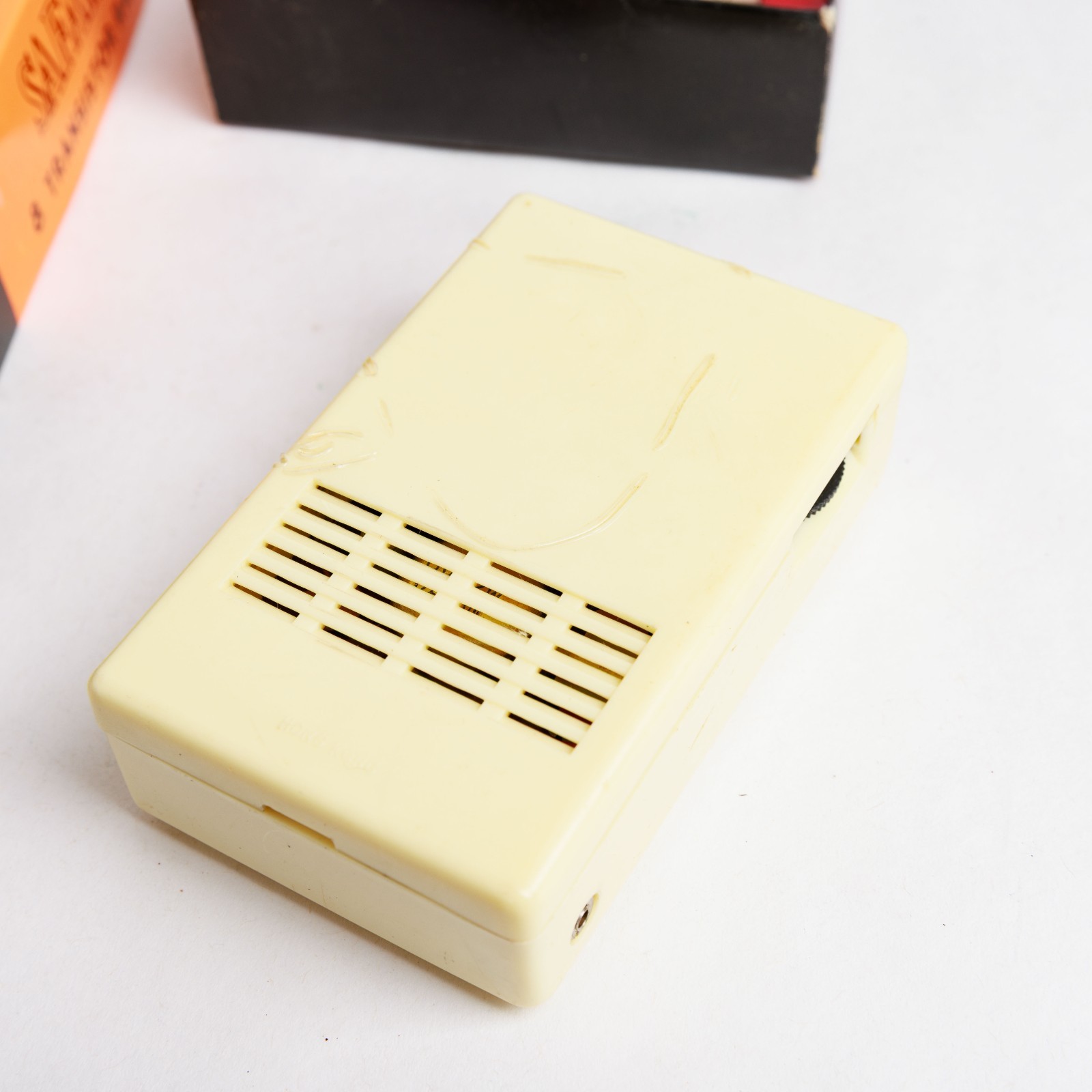 Vintage Safari 8 Transistor Radio Working