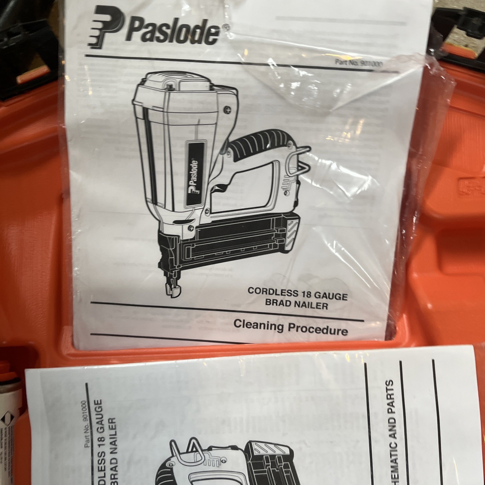 Paslode Cordless 18 Gauge Brad Nailer Kit w/ Case Battery Charger