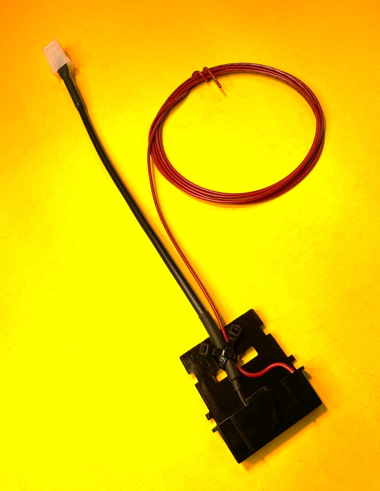 Cable 421SR Speaker Ignition Sense Plug Motorola MOTOTRBO XPR Series