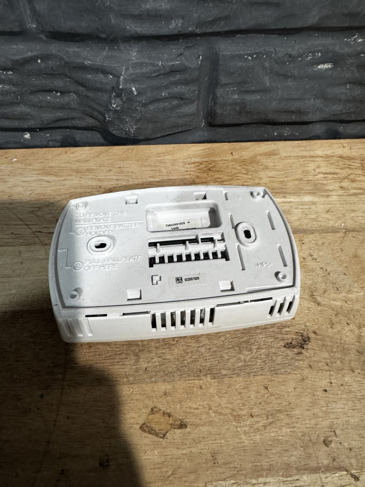 Honeywell TH5220D1029 Focuspro 5000 Non-Programmable Thermostat Preowned