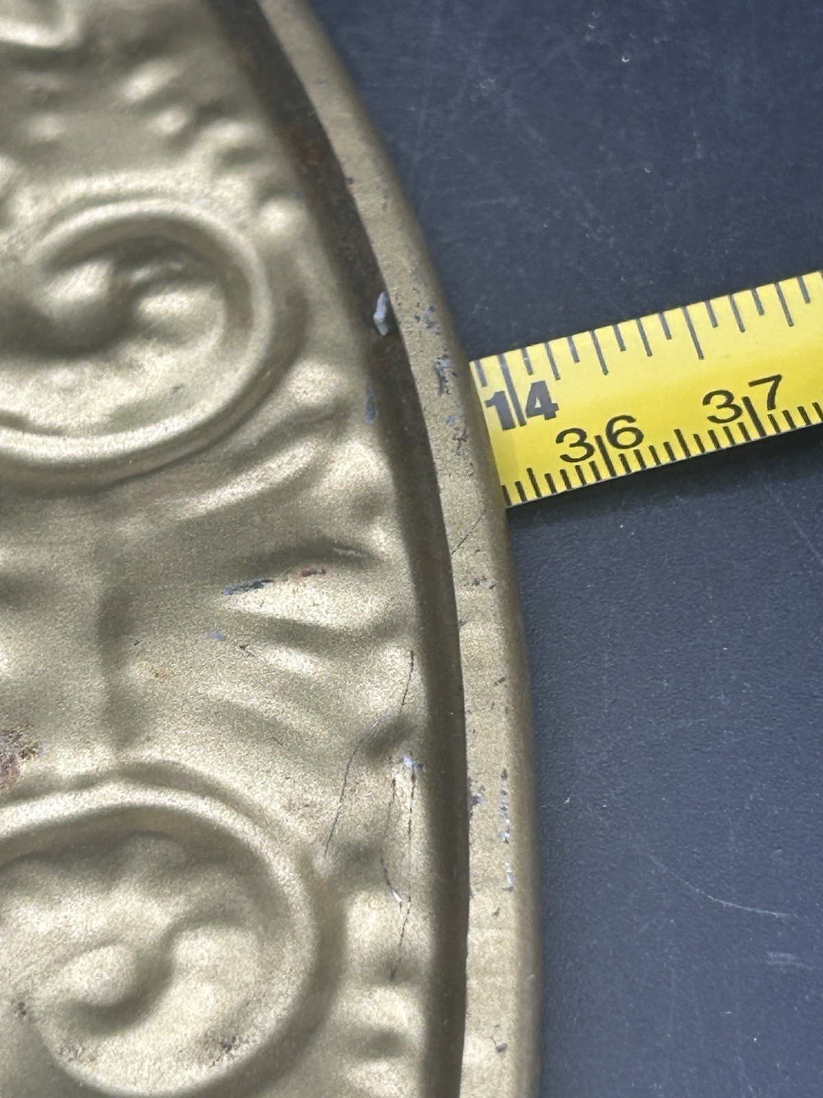 Vintage English Brass Hammered Wall Plate Decorative Tile (14 inch)