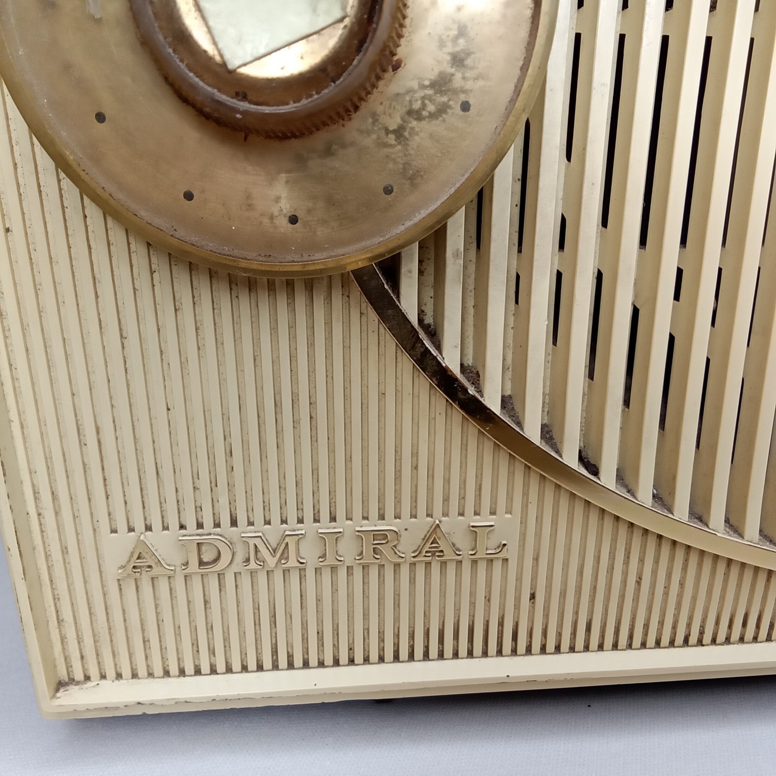 Mid Century Modern AM Radio Admiral Winston Model Y3027A Brown Made In USA 1950s