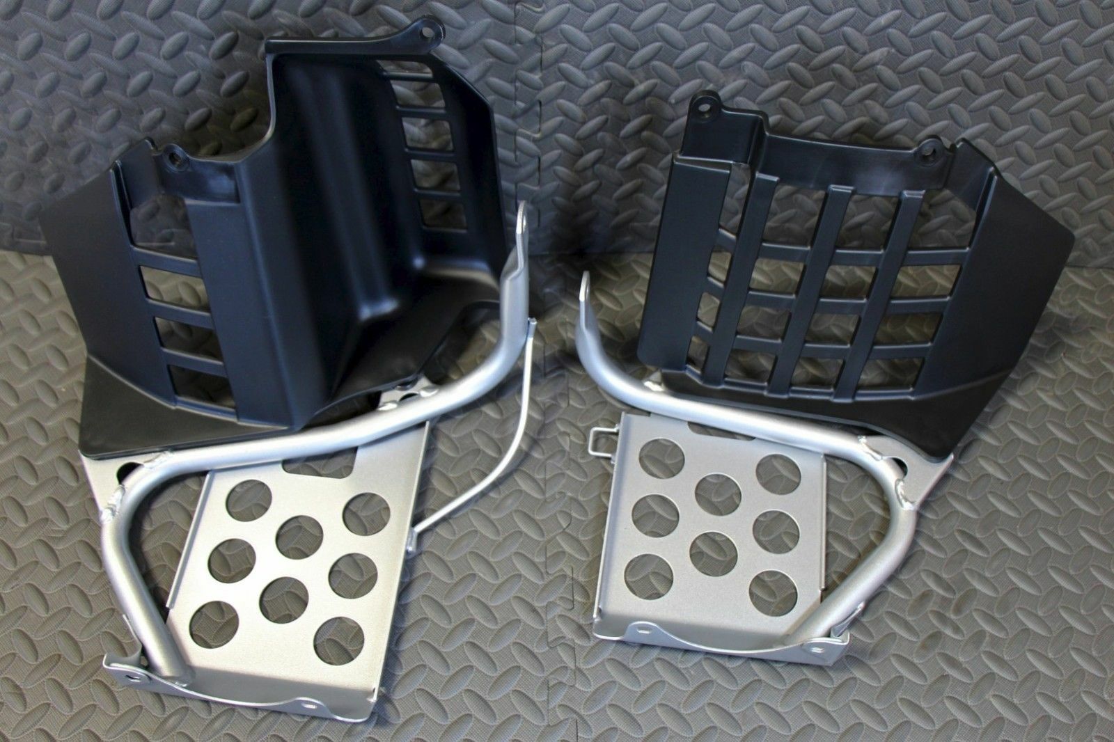 NEW Silver Heel Guards footrest Yamaha Banshee left + right nerf bars plastic