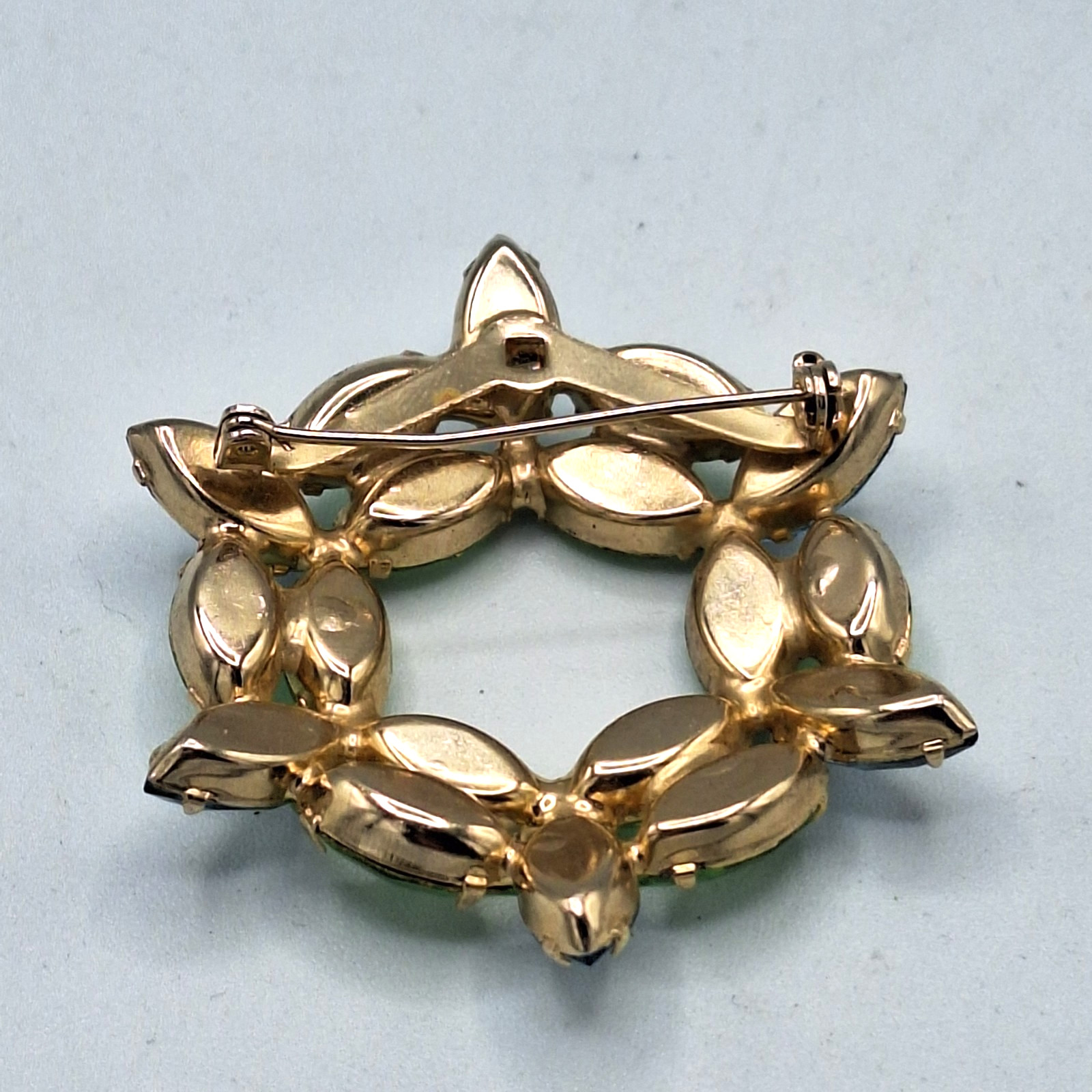 Gold Tone Blue & Green Uranium Glass UV Reactive Brooch Unsigned Wreath 2"