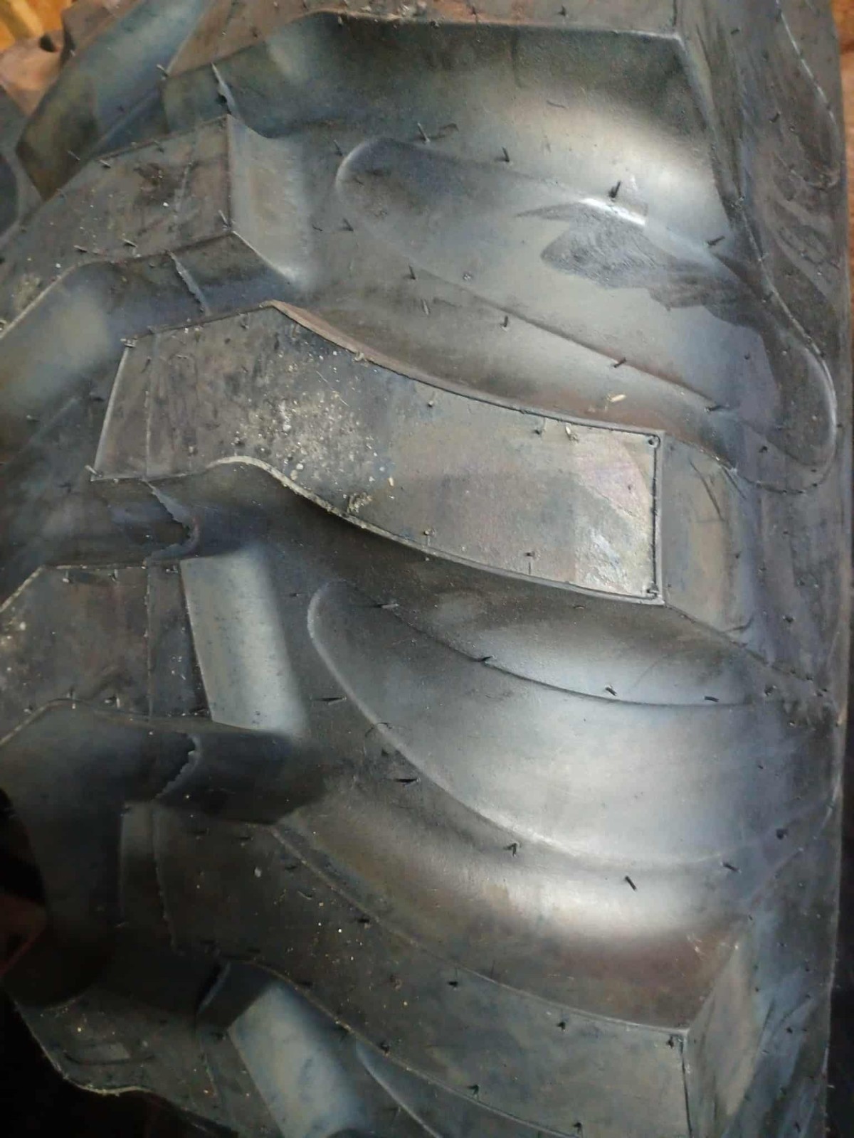 17.5L-24 TIRE R-4 NEW COSMETIC BLEM 8PLY 17524 17.5 24