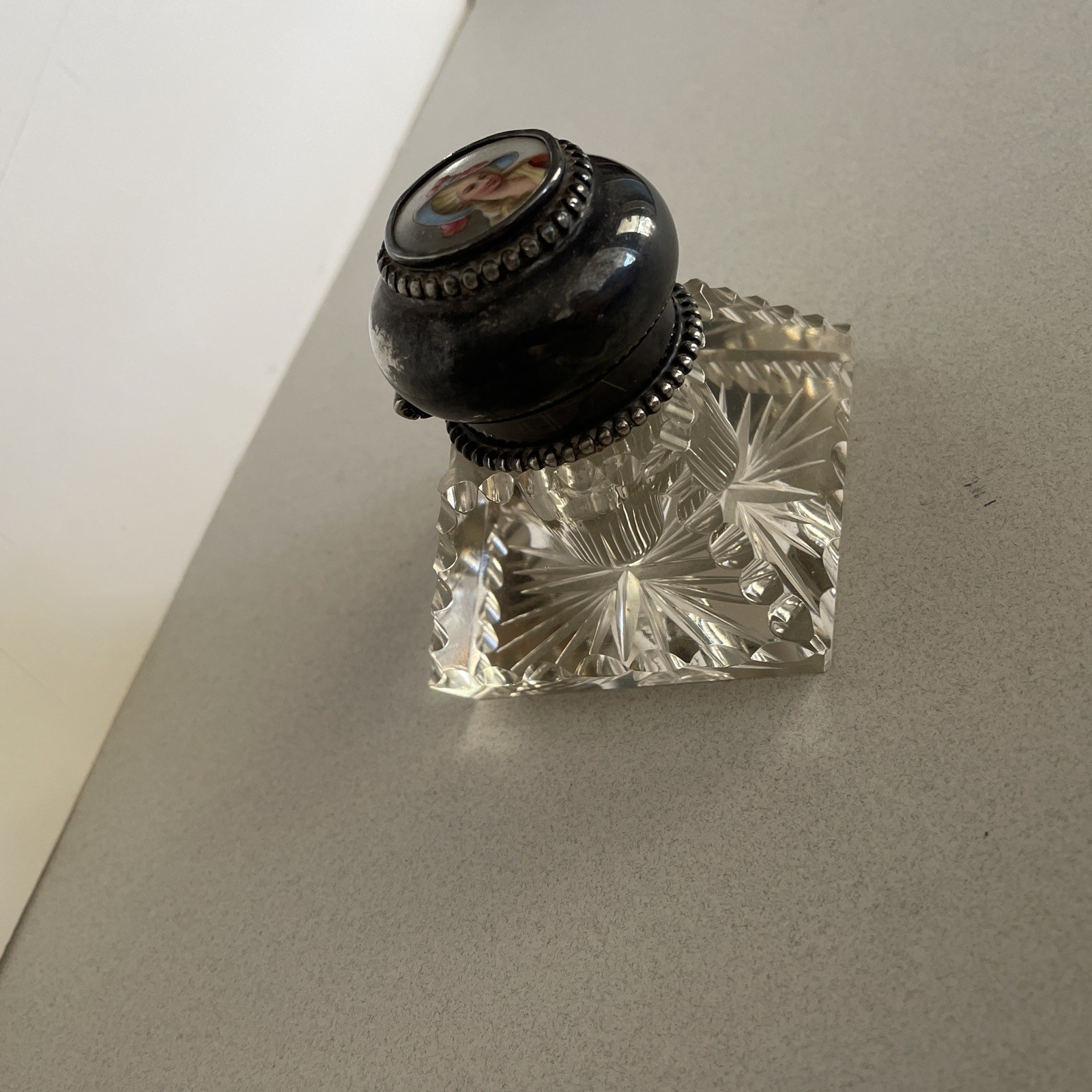 ANTIQUE RARE STAR CUBED CUTBASE SILVER VICTORIAN LADY TOP HINGED SILVER INKWELL